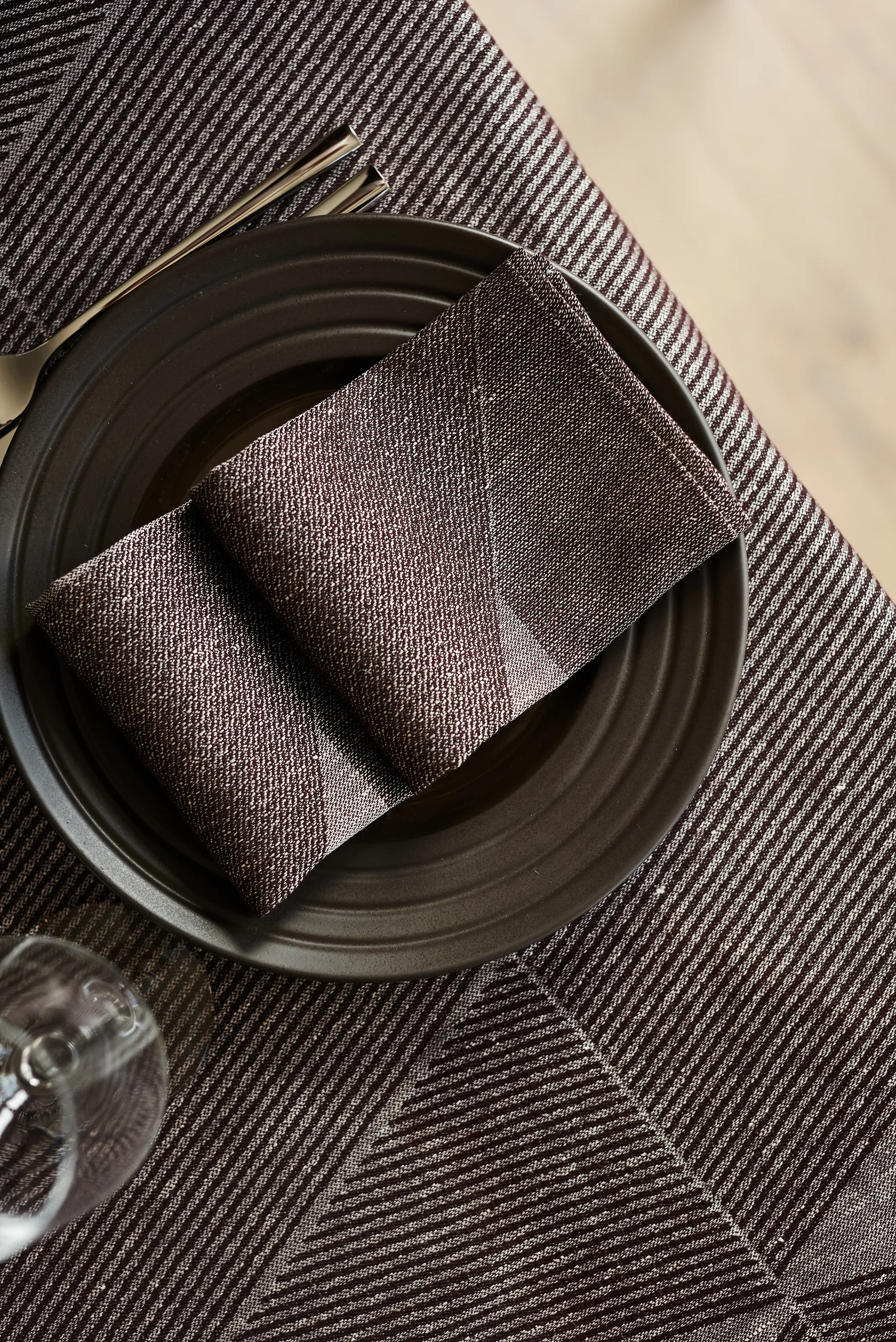 Tovagliolo Metric 47x47 cm confezione da 4 , Marrone-bianco NJRD