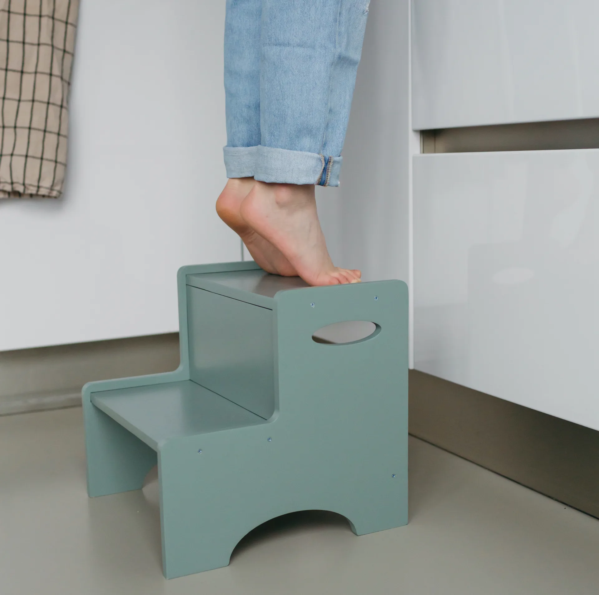 Sgabello per bambini Step Up, Verde oliva Nofred