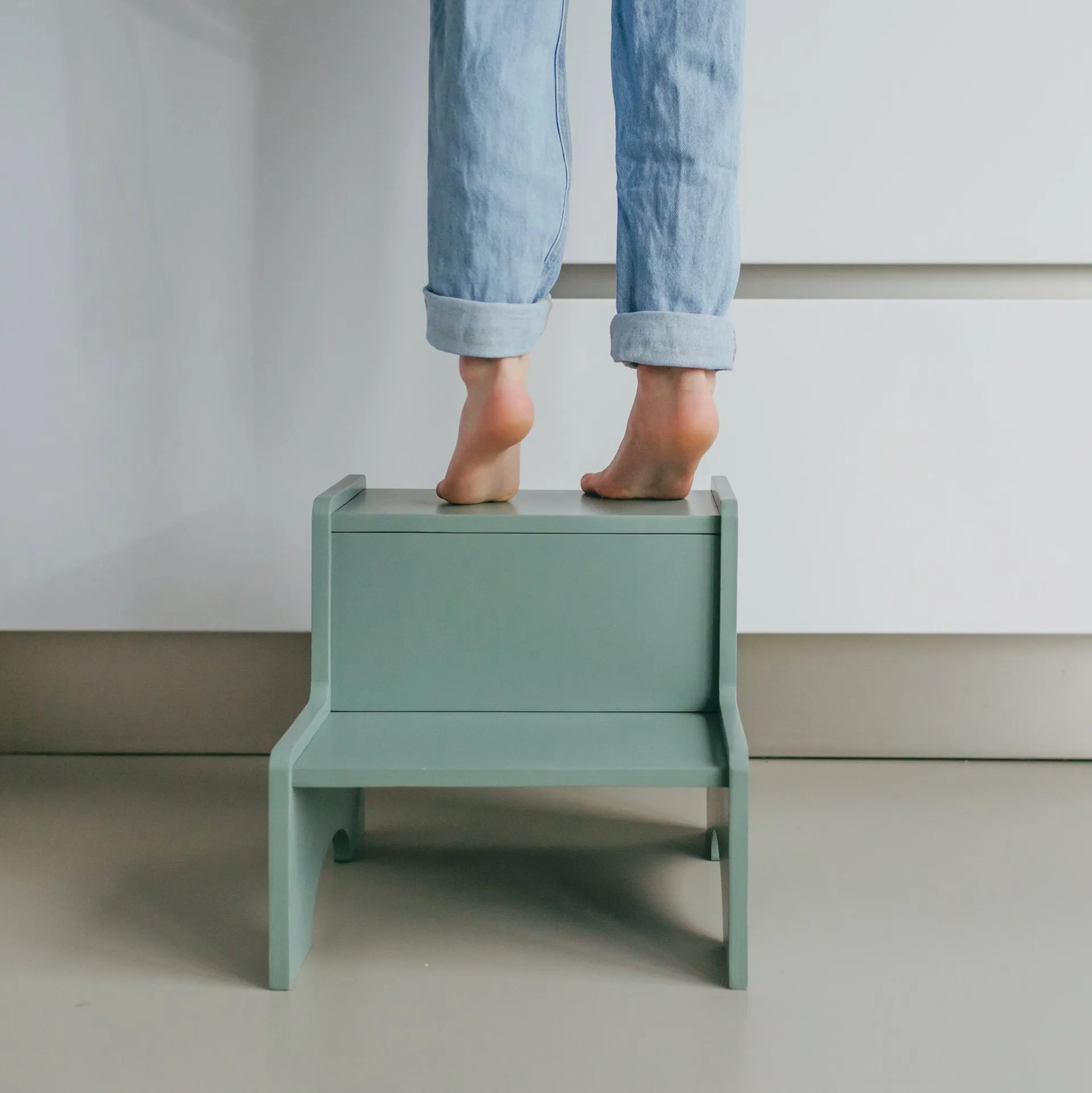 Sgabello per bambini Step Up, Verde oliva Nofred