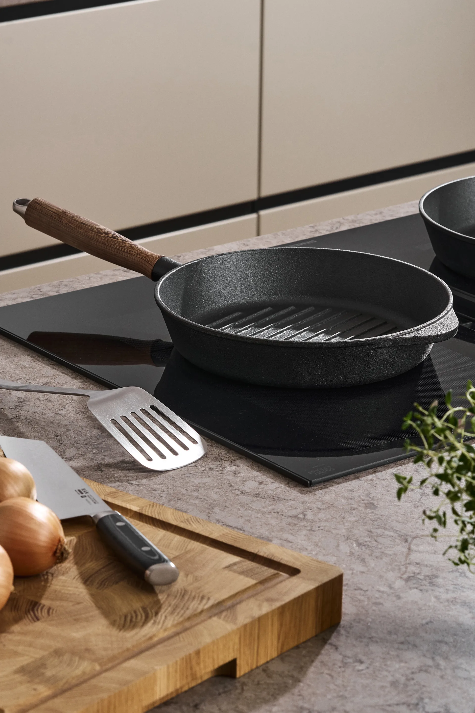 Padella grigliata Nordwik in ghisa con manico in legno, 28 cm Nordwik