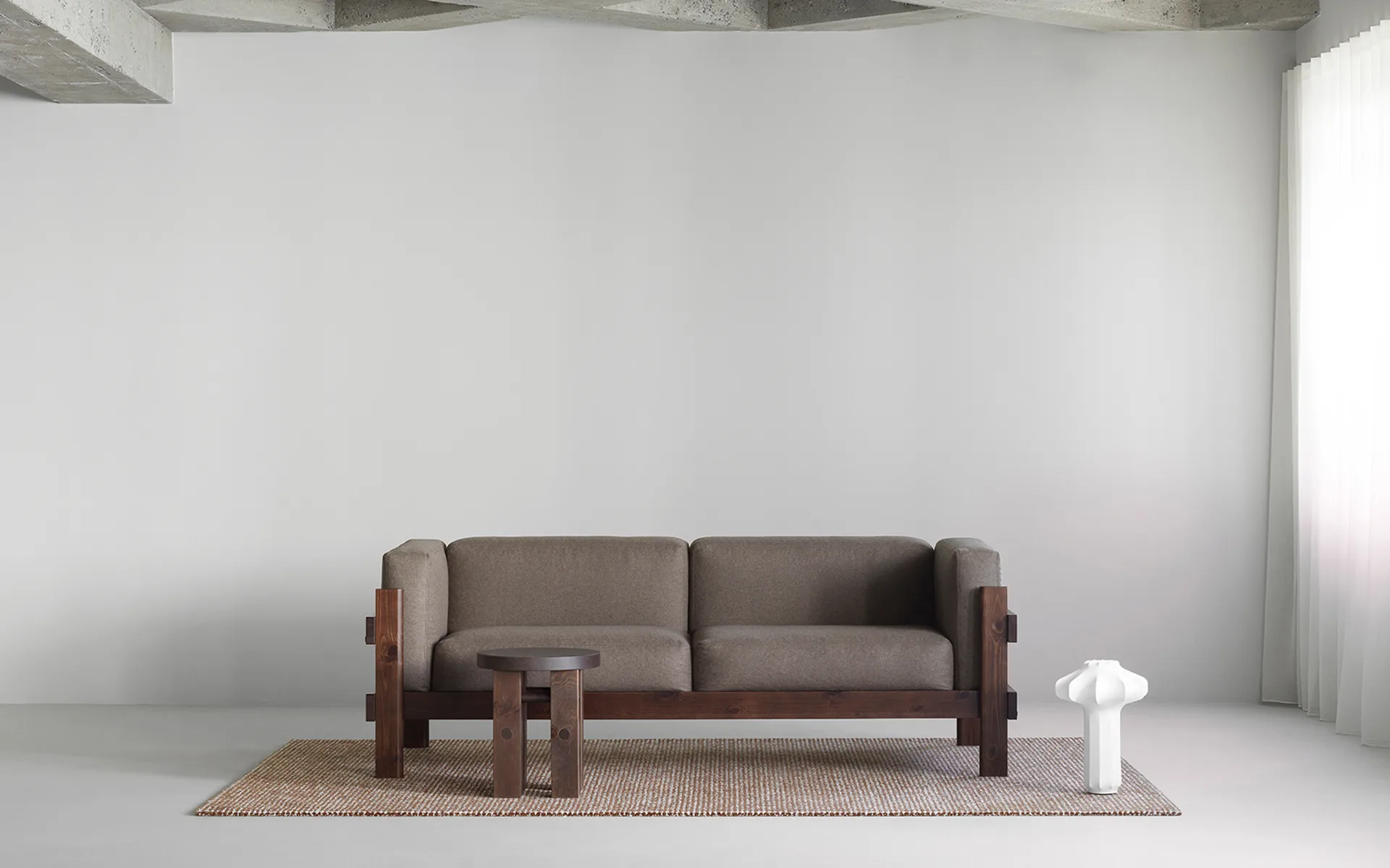 Divano Kube, Pino laccato marrone-tessuto Remix 223 Beige, 220 cm Normann Copenhagen