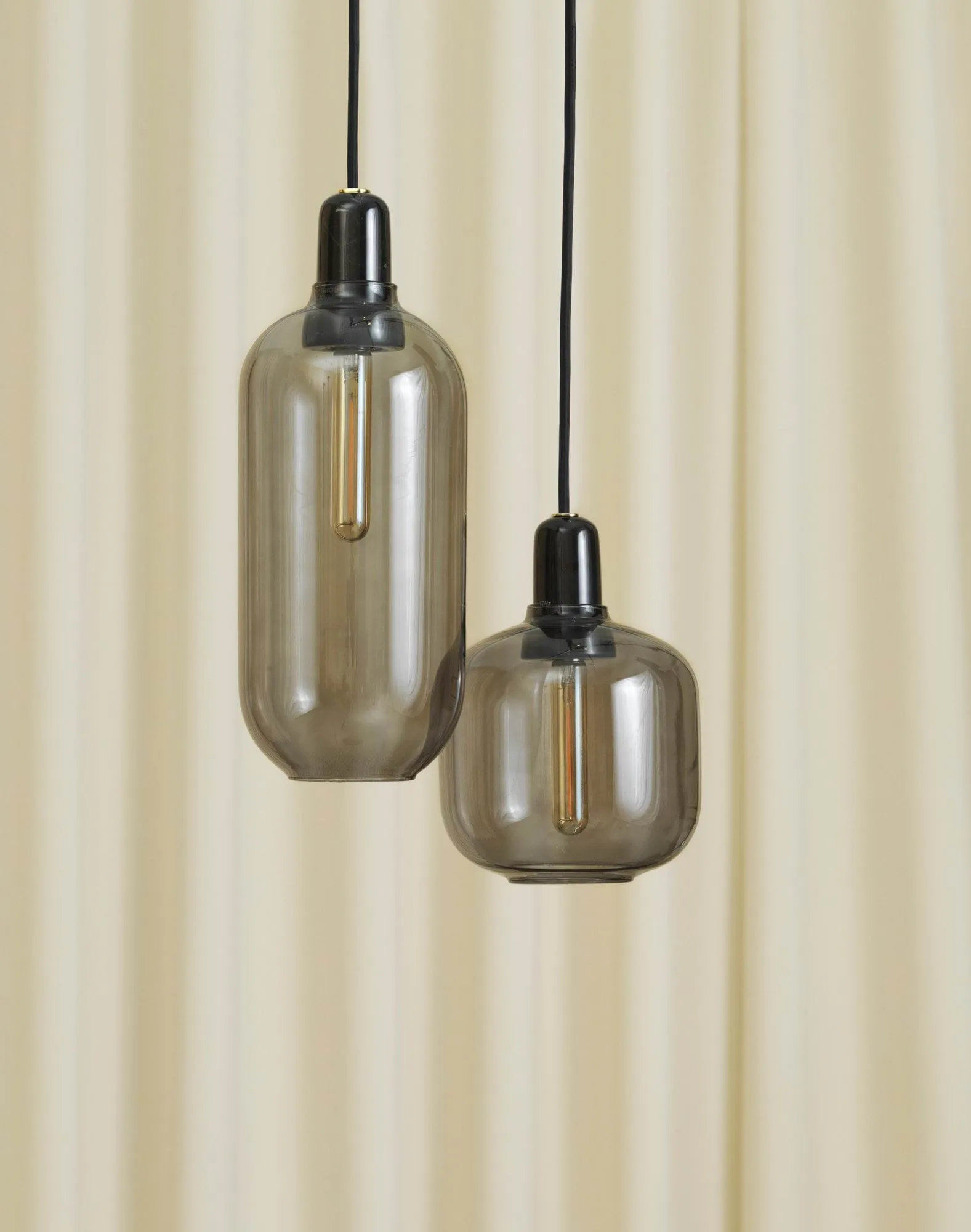Lampada Amp grande, grigio-nero Normann Copenhagen