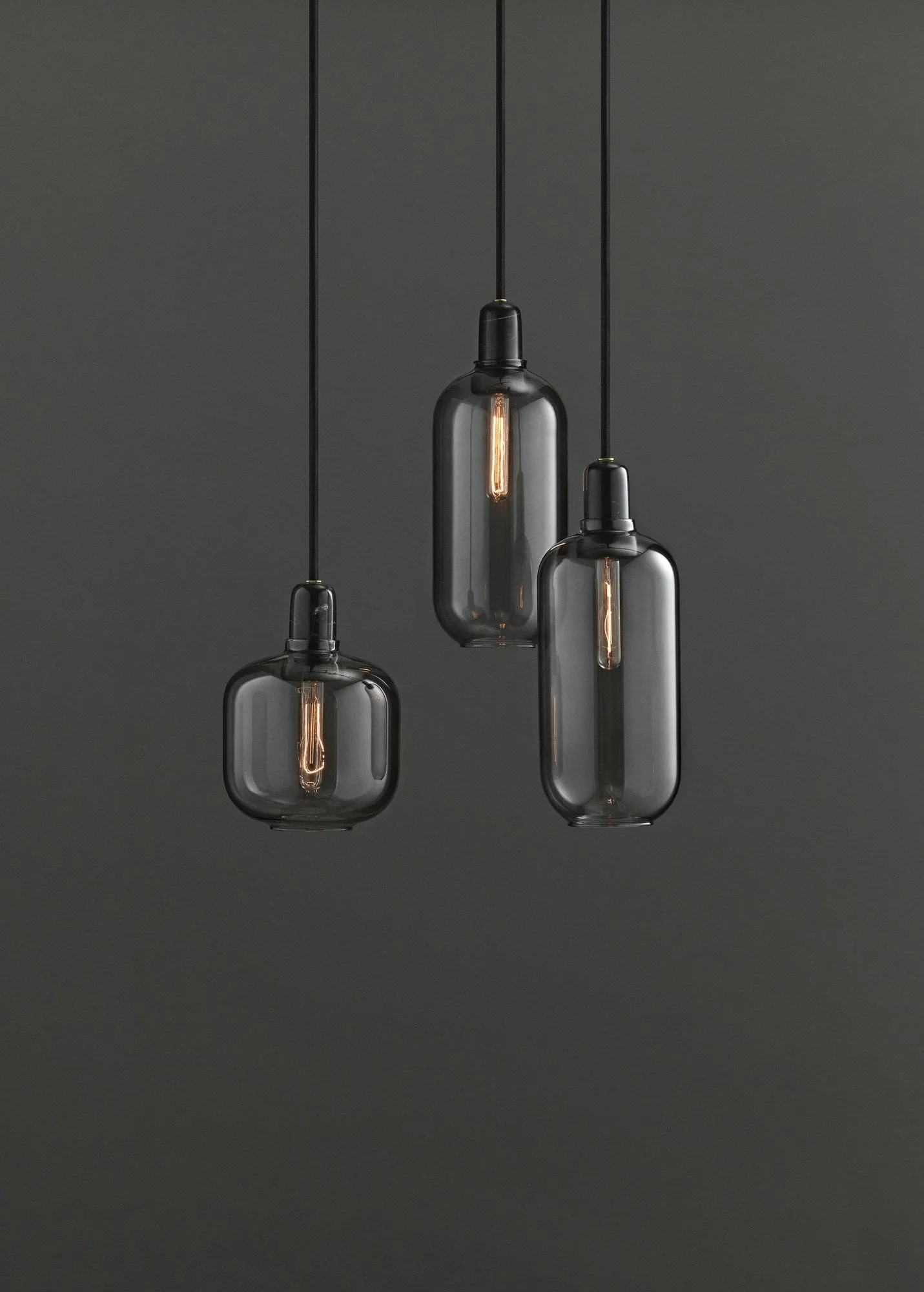Lampada Amp grande, grigio-nero Normann Copenhagen