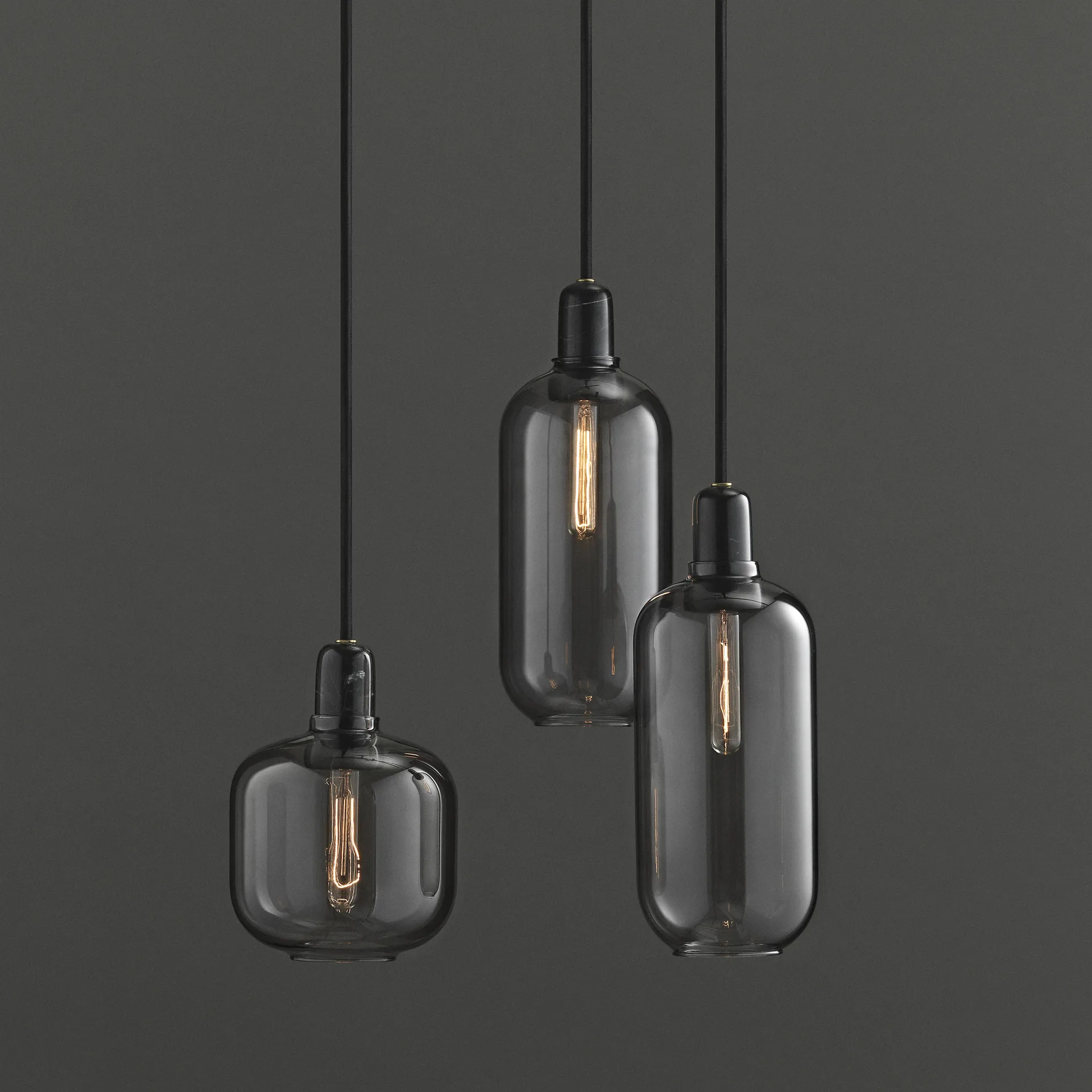 Lampada Amp grande, grigio-nero Normann Copenhagen