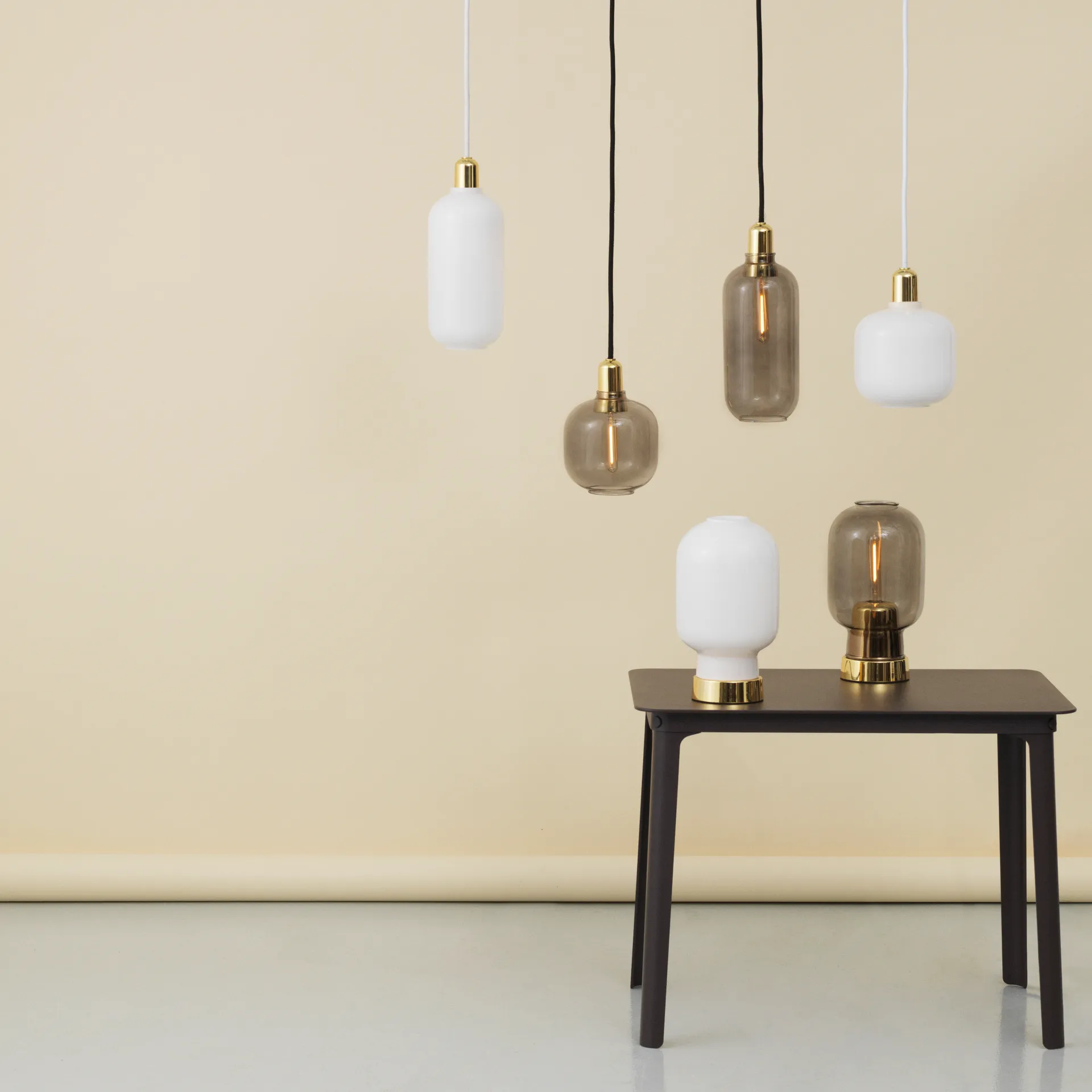 Lampada Amp grande, Smoke-ottone Normann Copenhagen