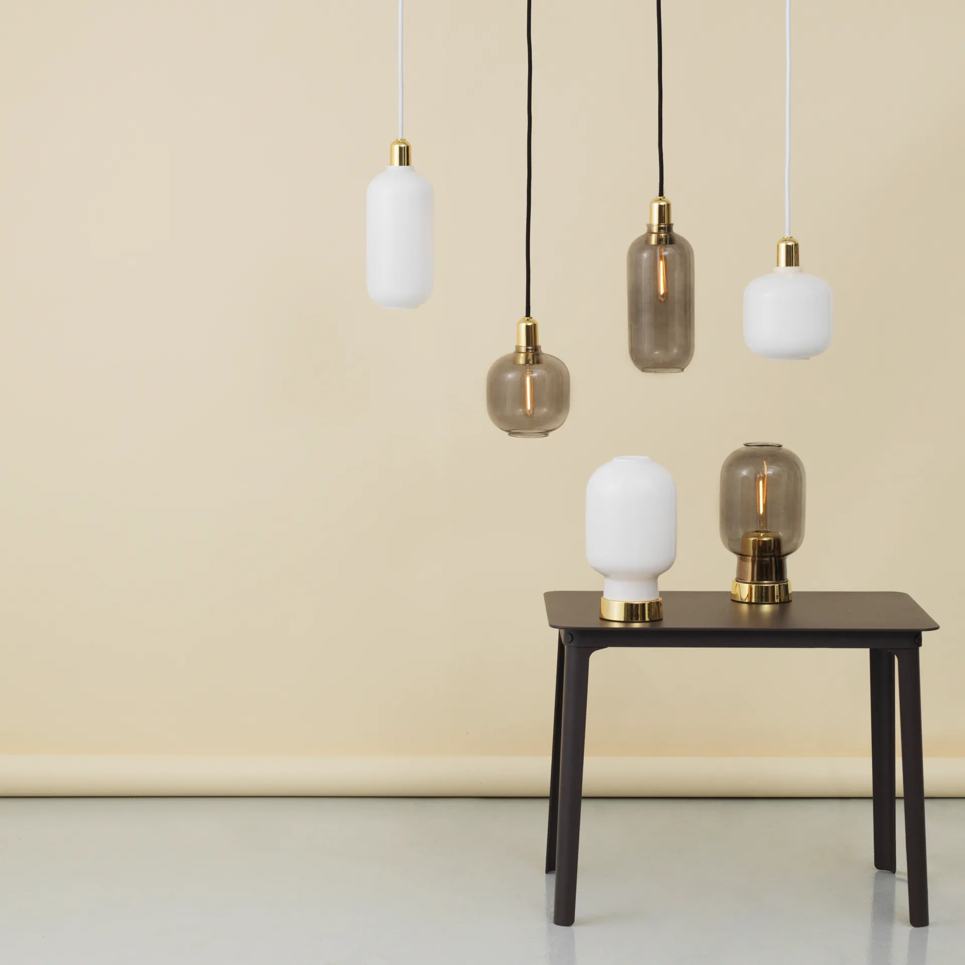 Lampada Amp piccola, Smoke-ottone Normann Copenhagen