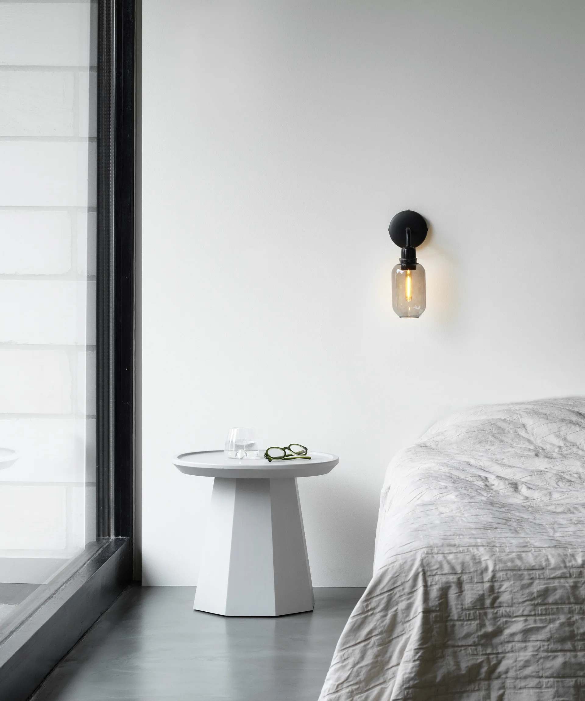Lampada da parete Amp, smoke-clear Normann Copenhagen