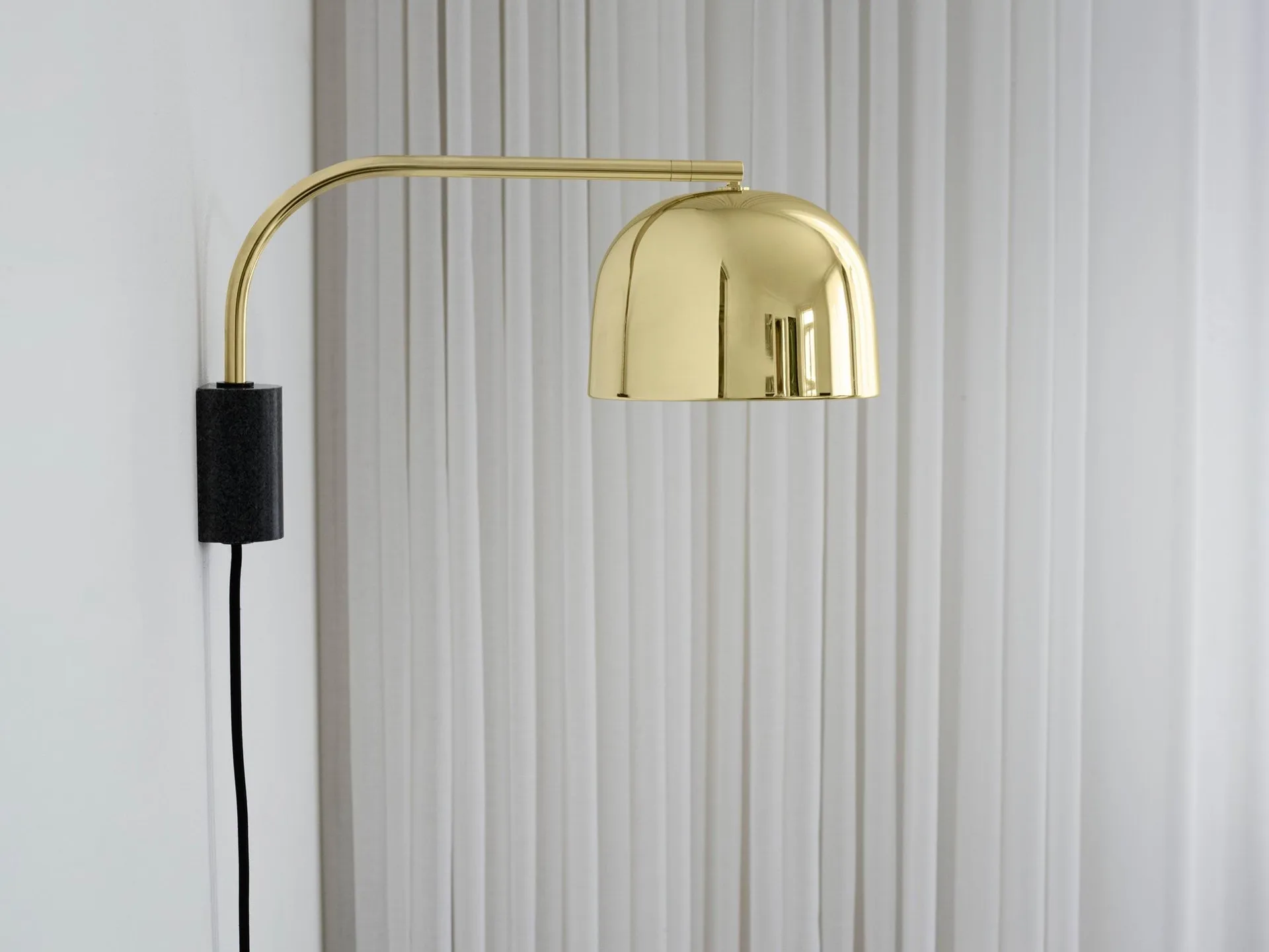 Lampada da parete Grant, Brass, acciaio-piccolo, granito Normann Copenhagen