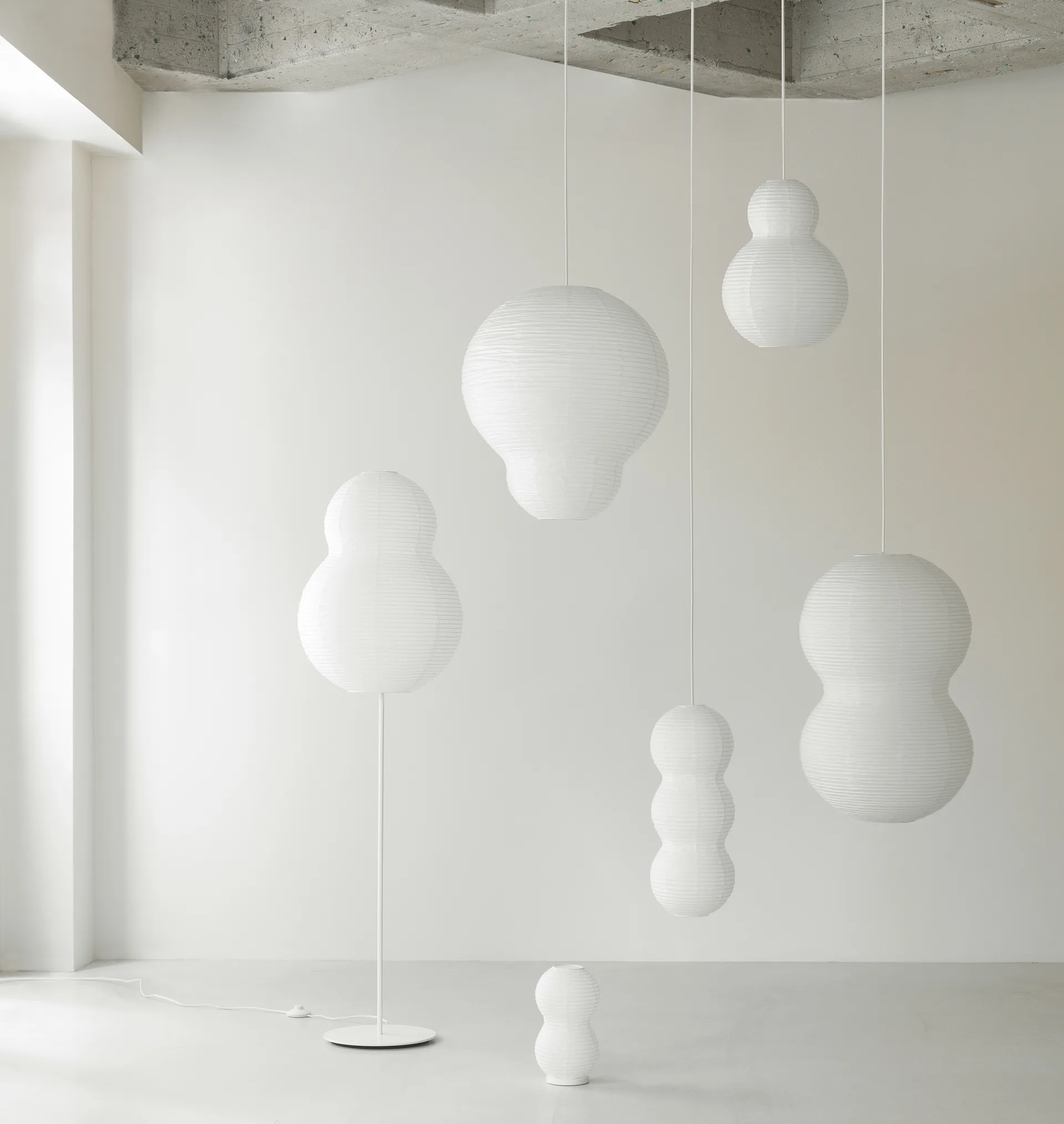 Lampada da pavimento Puff Bubble, Bianco Normann Copenhagen
