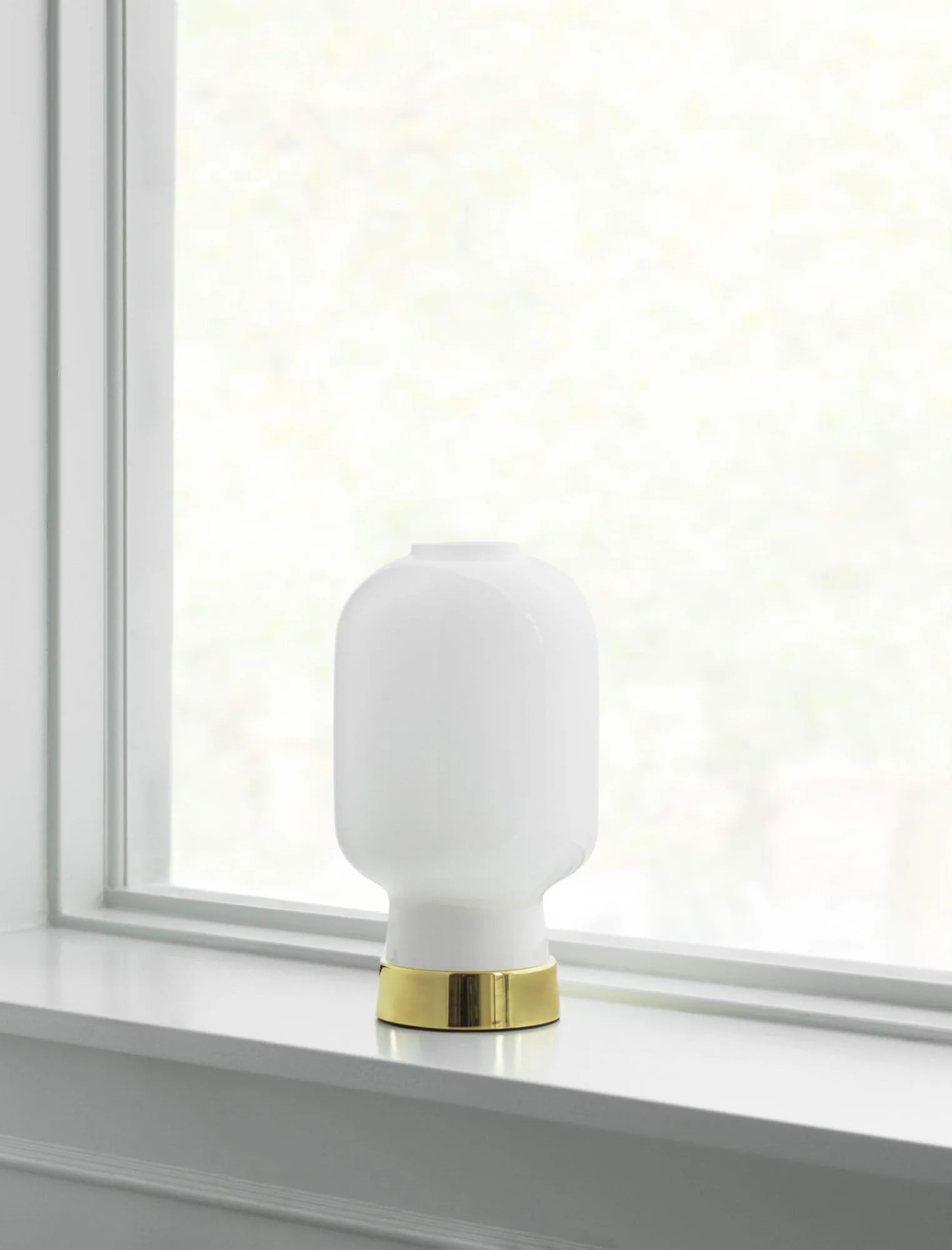 Lampada da tavolo Amp, bianco - ottone Normann Copenhagen