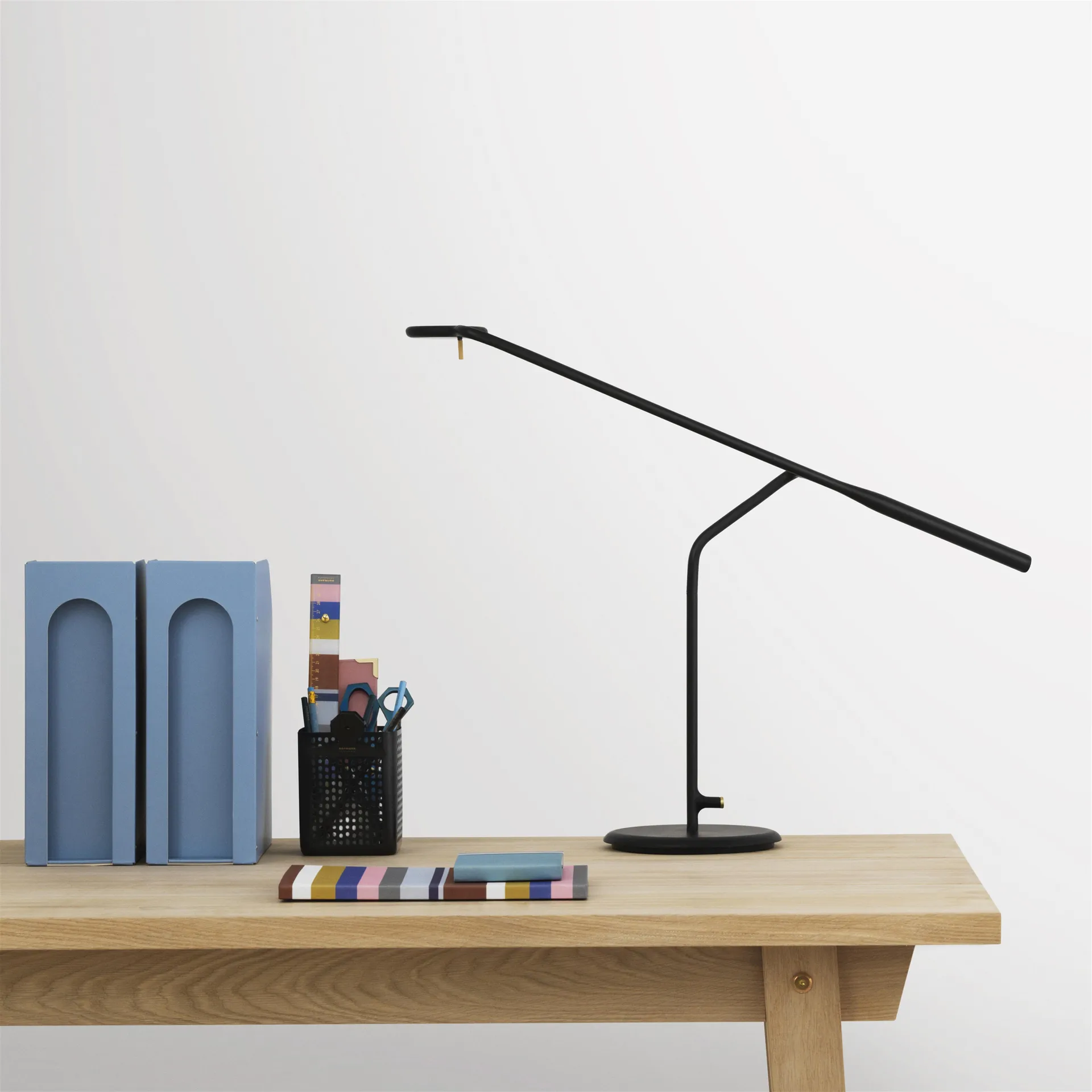 Lampada da tavolo Flow, nero Normann Copenhagen