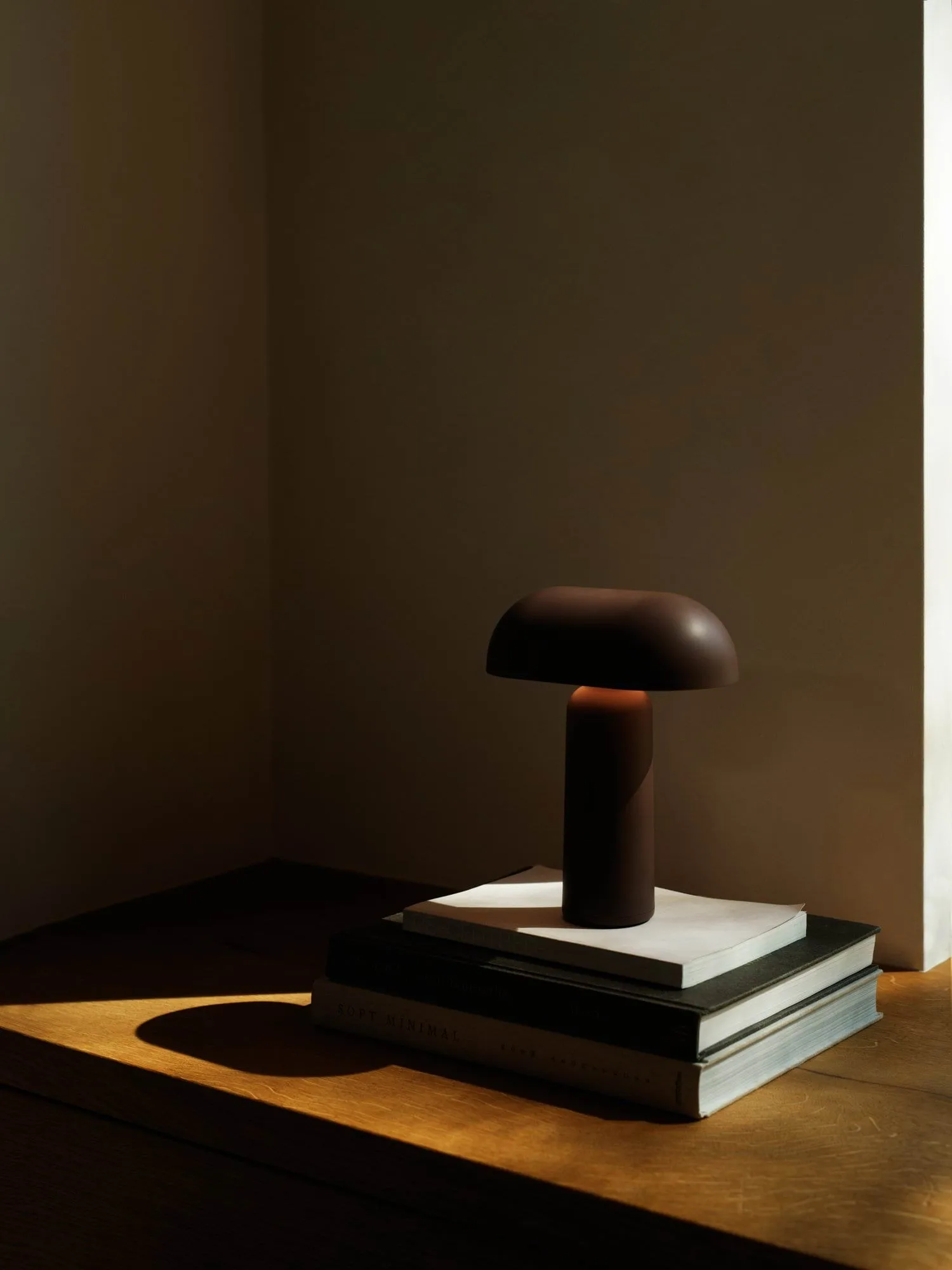 Lampada da tavolo Porta, Marrone Normann Copenhagen