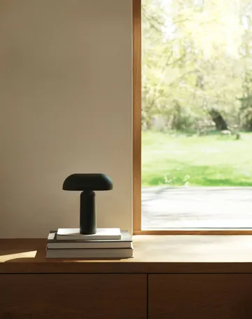 Lampada da tavolo Porta - Verde scuro - Normann Copenhagen