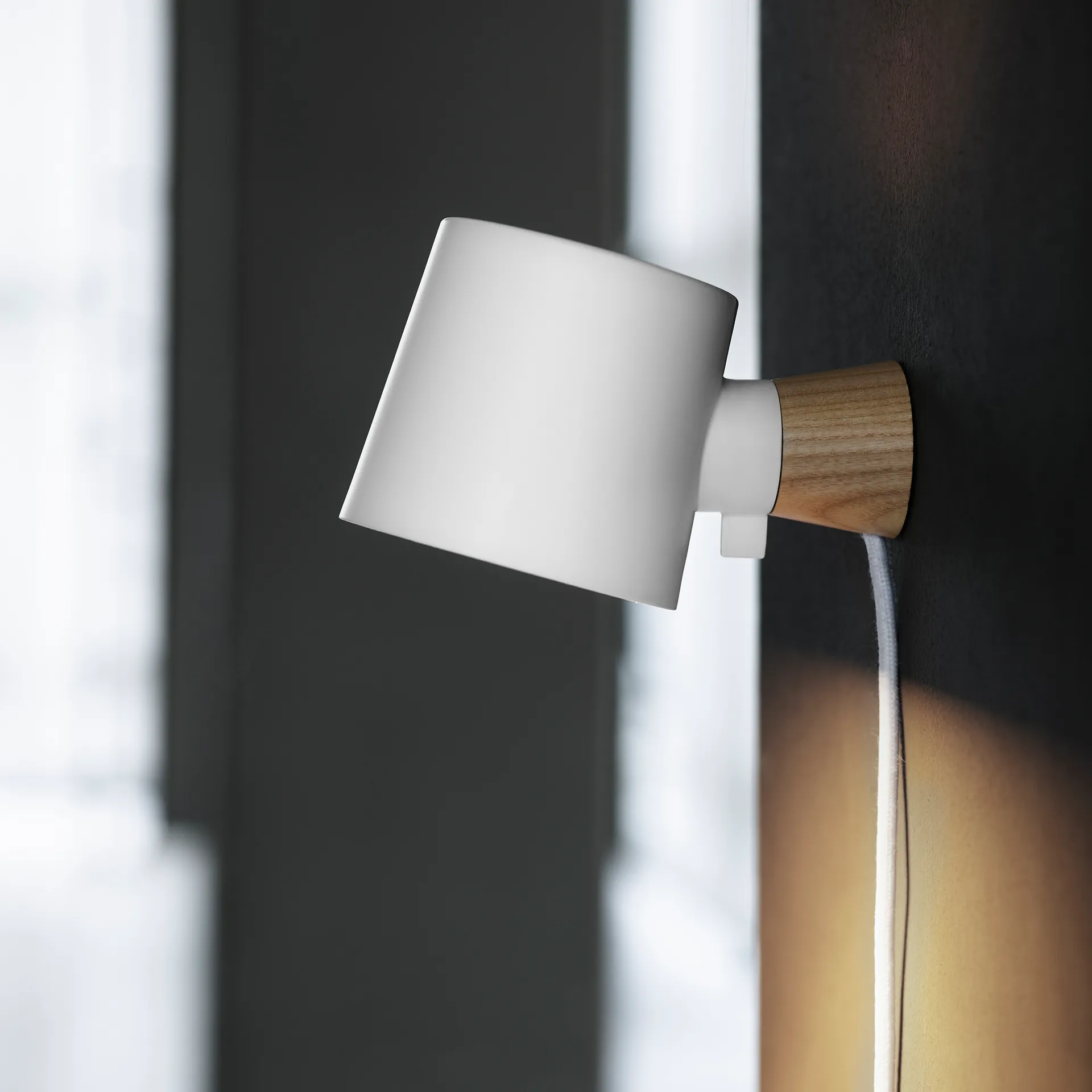 Lampada da tavolo Rise, bianco Normann Copenhagen