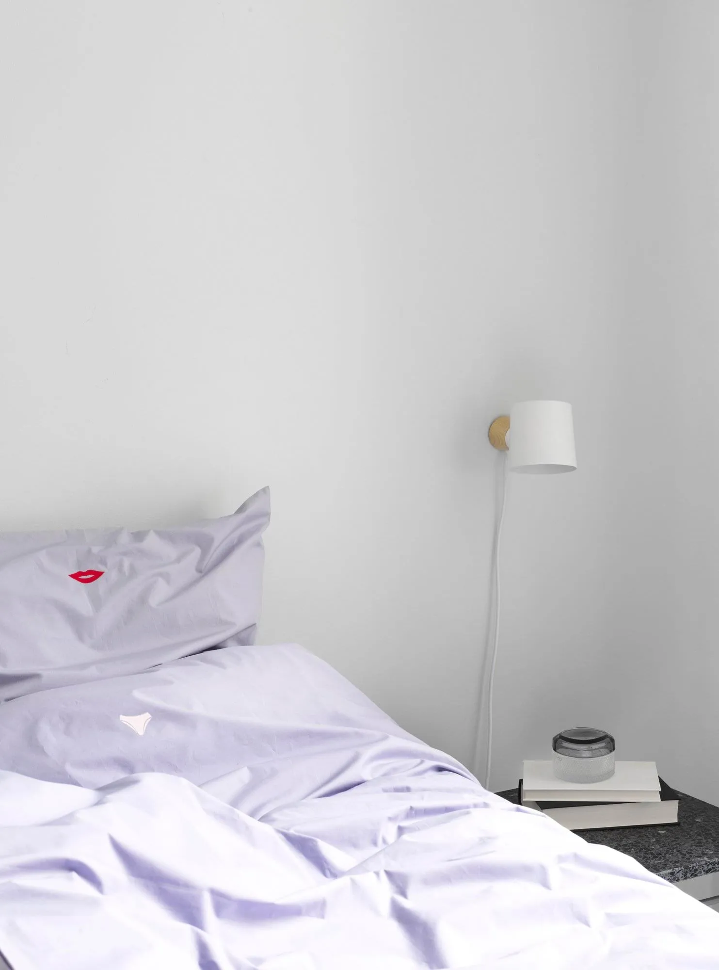 Lampada da tavolo Rise, bianco Normann Copenhagen
