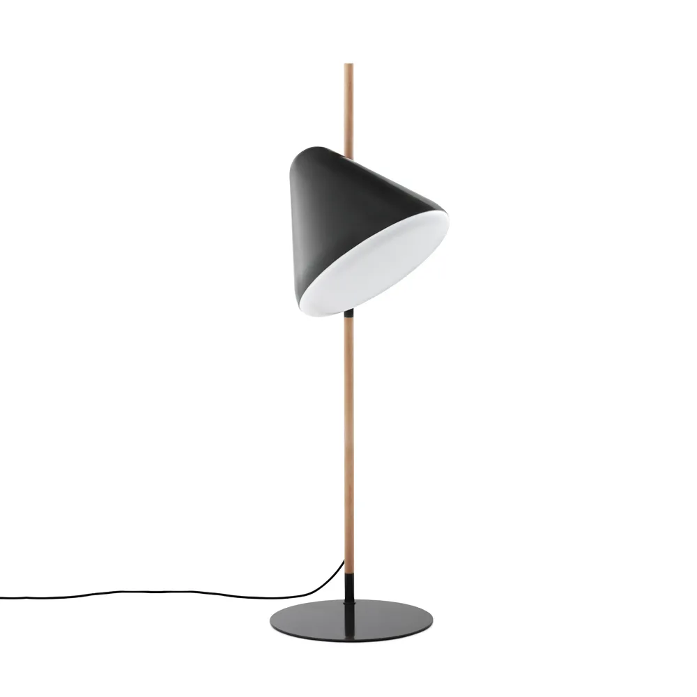 Lampada da terra Hello, Grigio, gambe in faggio Normann Copenhagen