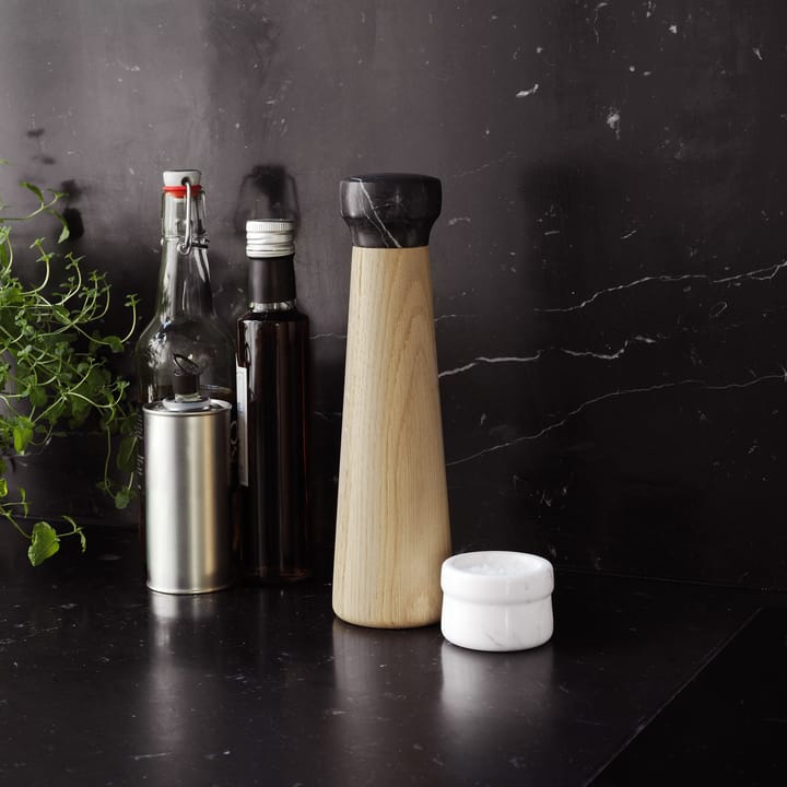 Macinapepe Craft, rovere, marmo nero - grande - Normann Copenhagen