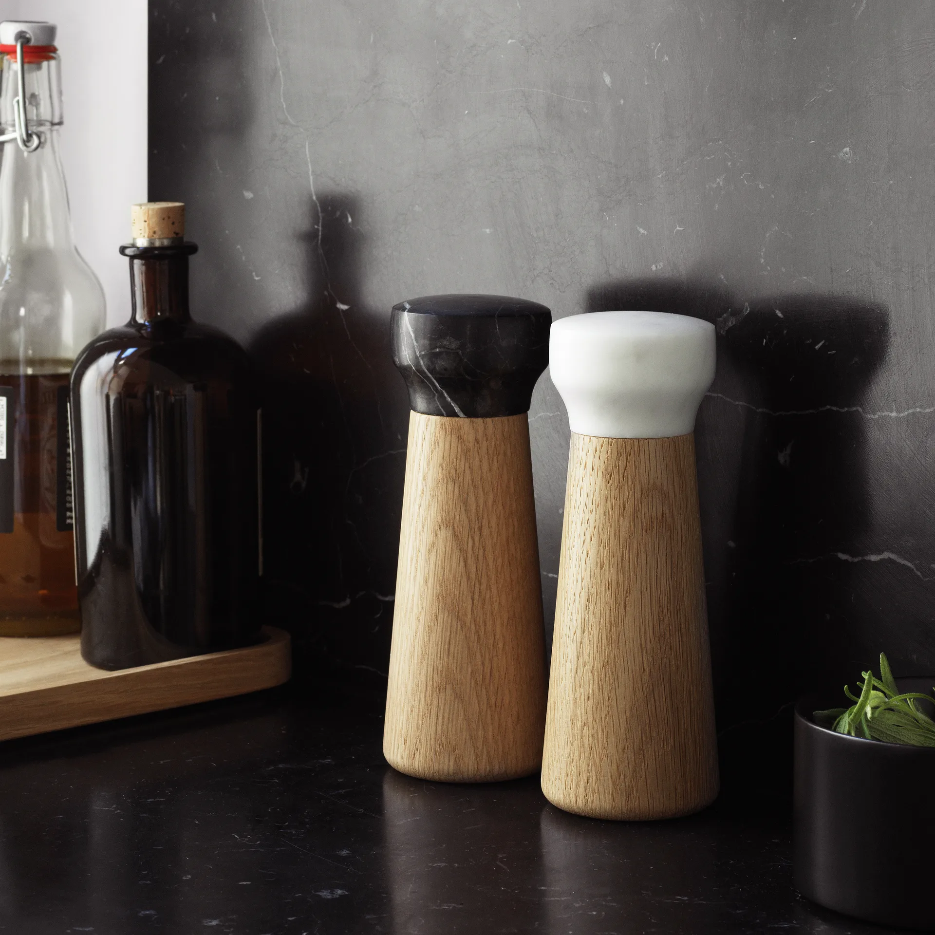 Macinapepe Craft, rovere, marmo nero, piccolo Normann Copenhagen