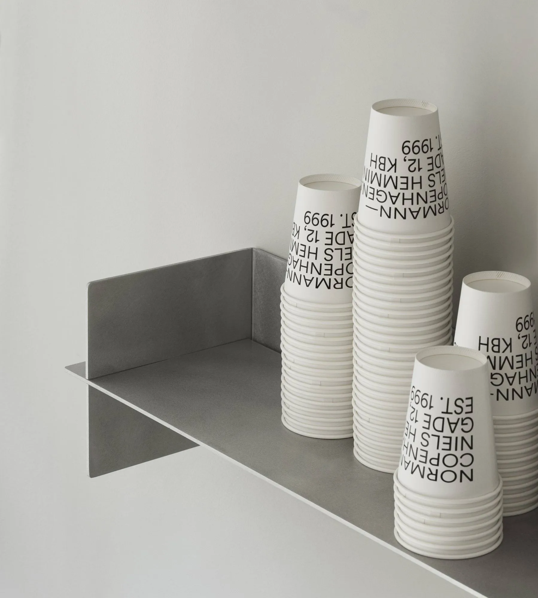 Mensola Alu Shelf 80 cm, Alluminio Normann Copenhagen
