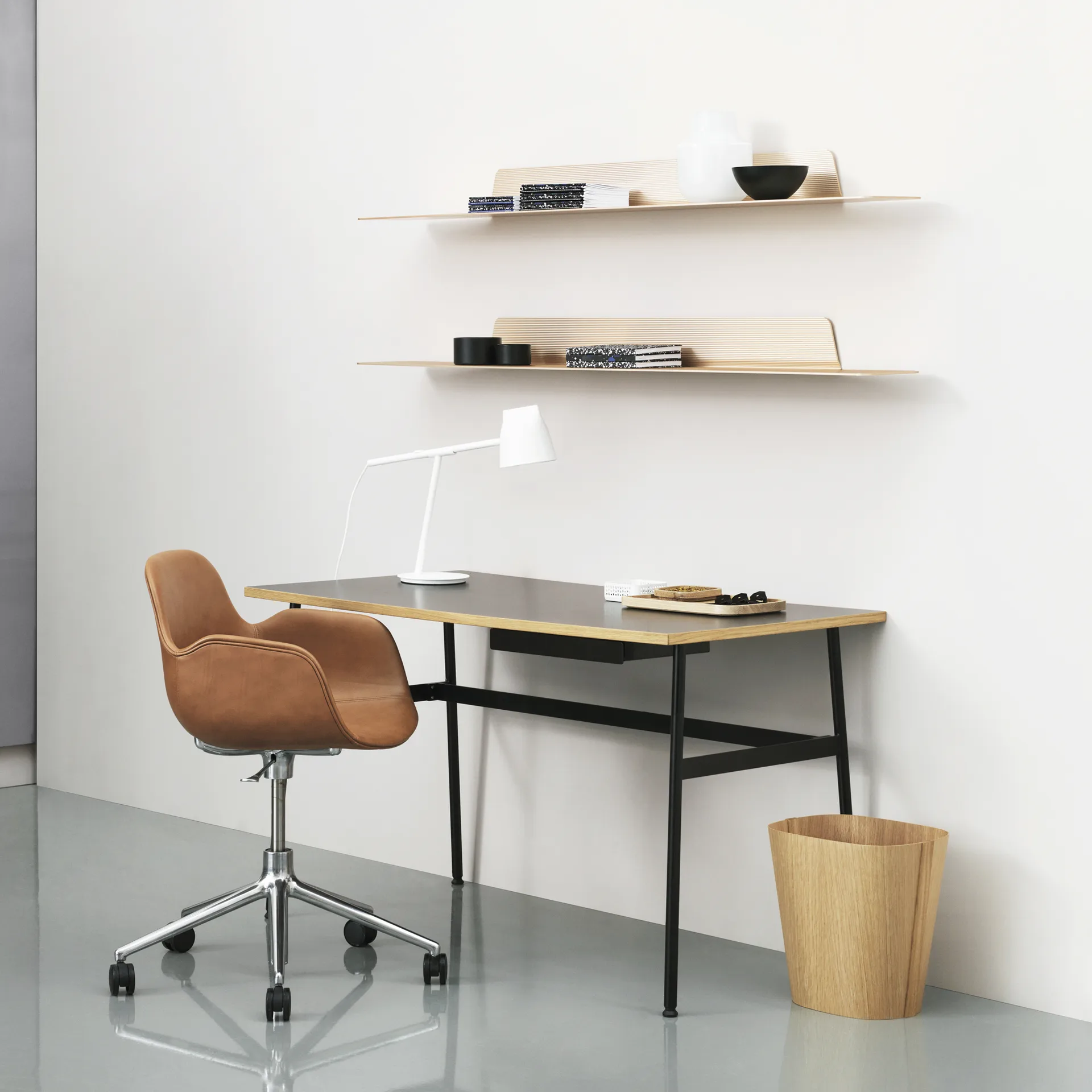Mensola Jet, nero, alluminio, 160 cm Normann Copenhagen