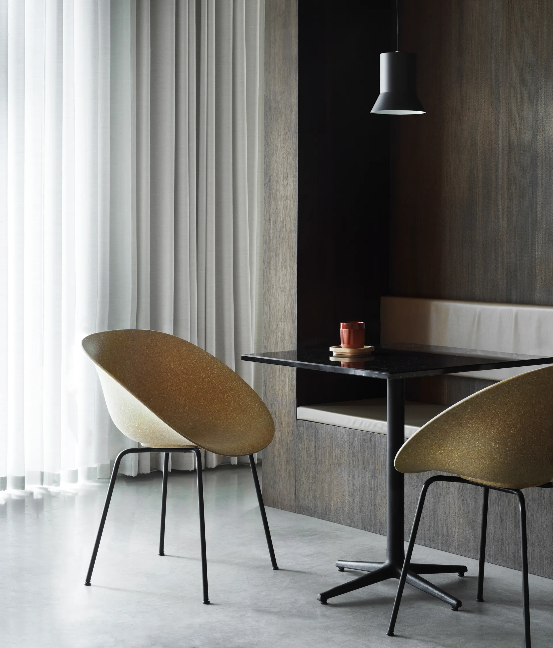 Poltrona Mat con braccioli, Hemp-black steel Normann Copenhagen