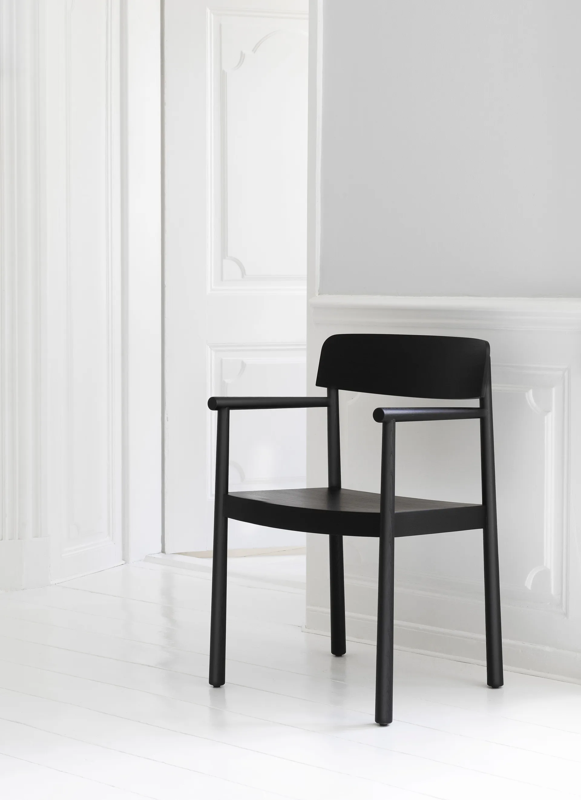 Poltrona Timb con cuscino da seduta, Black/ Ultra Leather - Black Normann Copenhagen