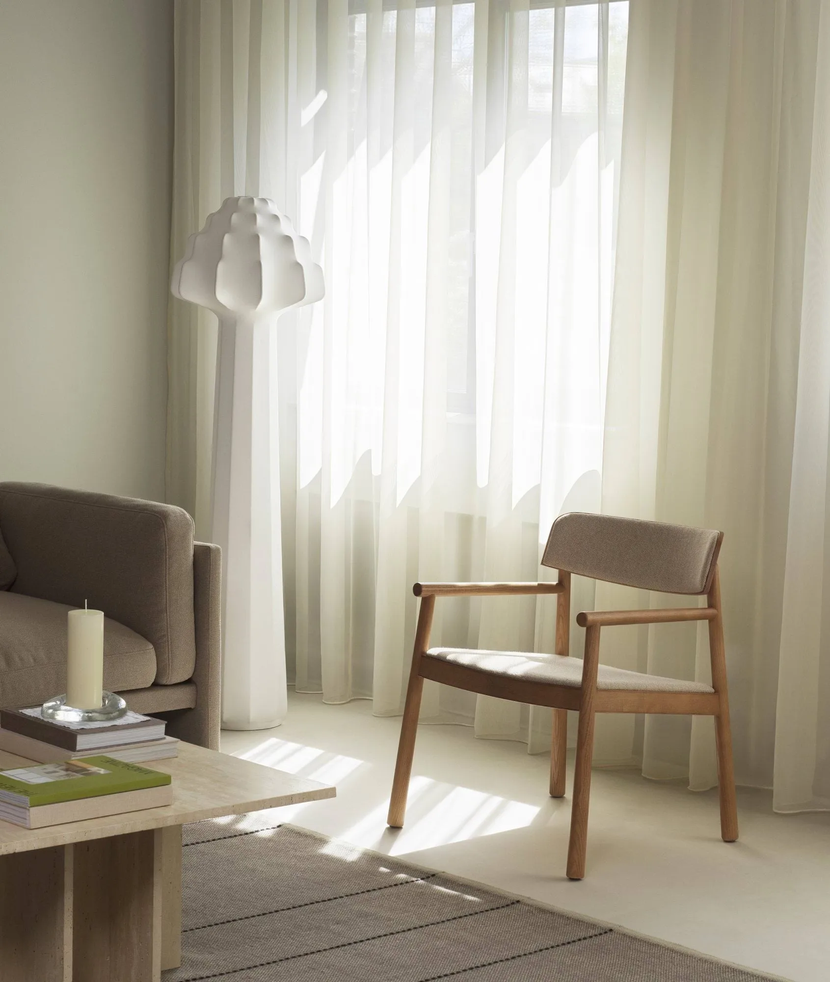 Poltrona Timb, Frassino color cuoio – tessuto Hallingdal 220 Normann Copenhagen