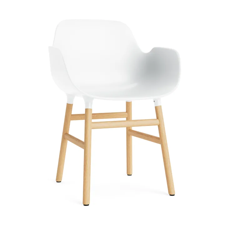 Sedia con braccioli Form - bianco, gambe in rovere - Normann Copenhagen