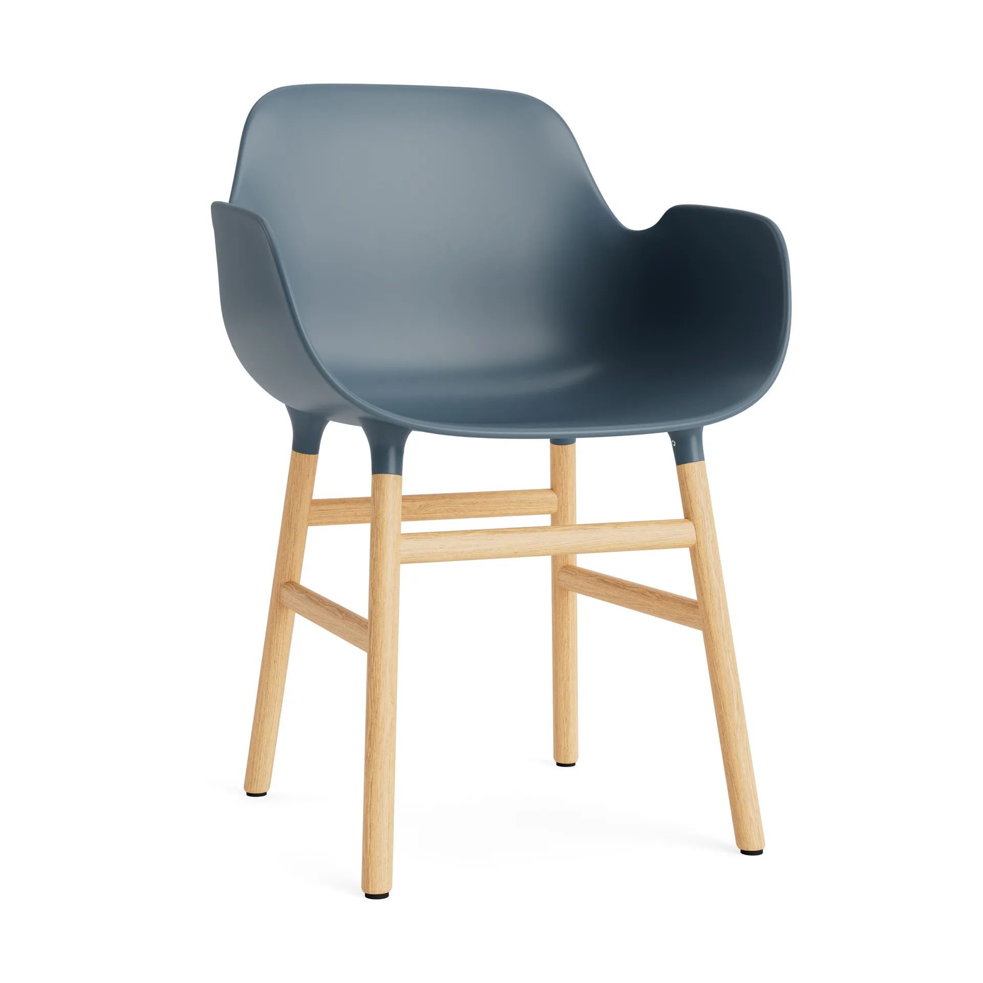 Sedia con braccioli Form, blu, gambe in rovere Normann Copenhagen