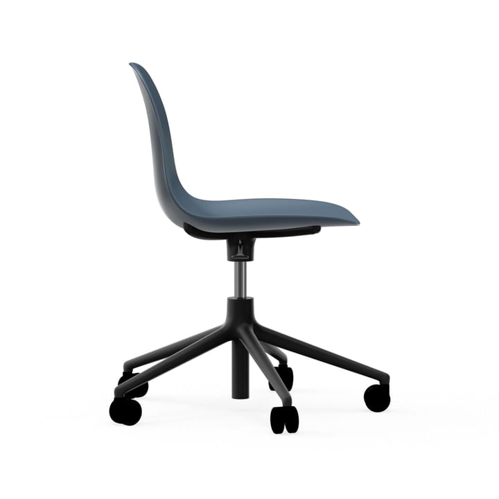 Sedia da ufficio girevole Form 5W, blu, alluminio nero, ruote Normann Copenhagen
