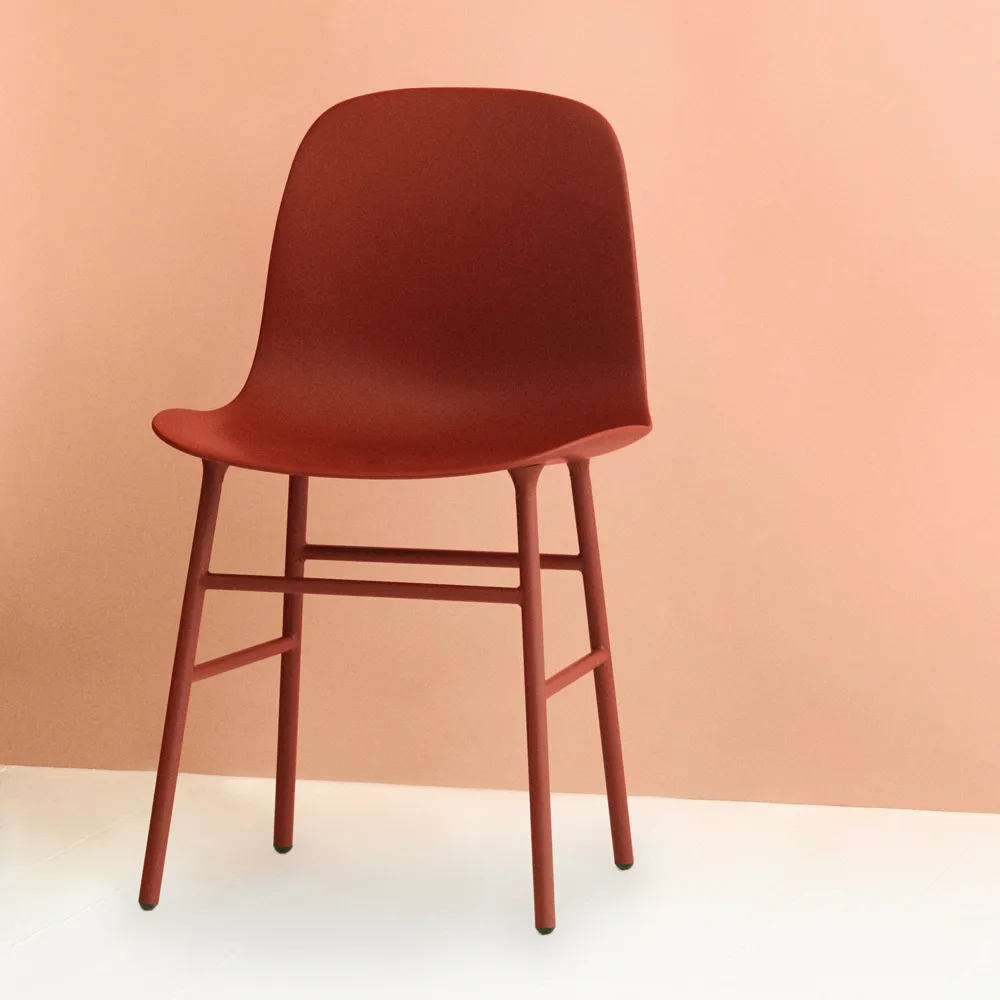 Sedia Form, rosso, gambe in rovere Normann Copenhagen