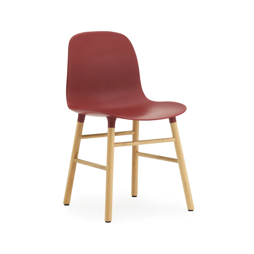 Sedia Form, rosso, gambe in rovere Normann Copenhagen