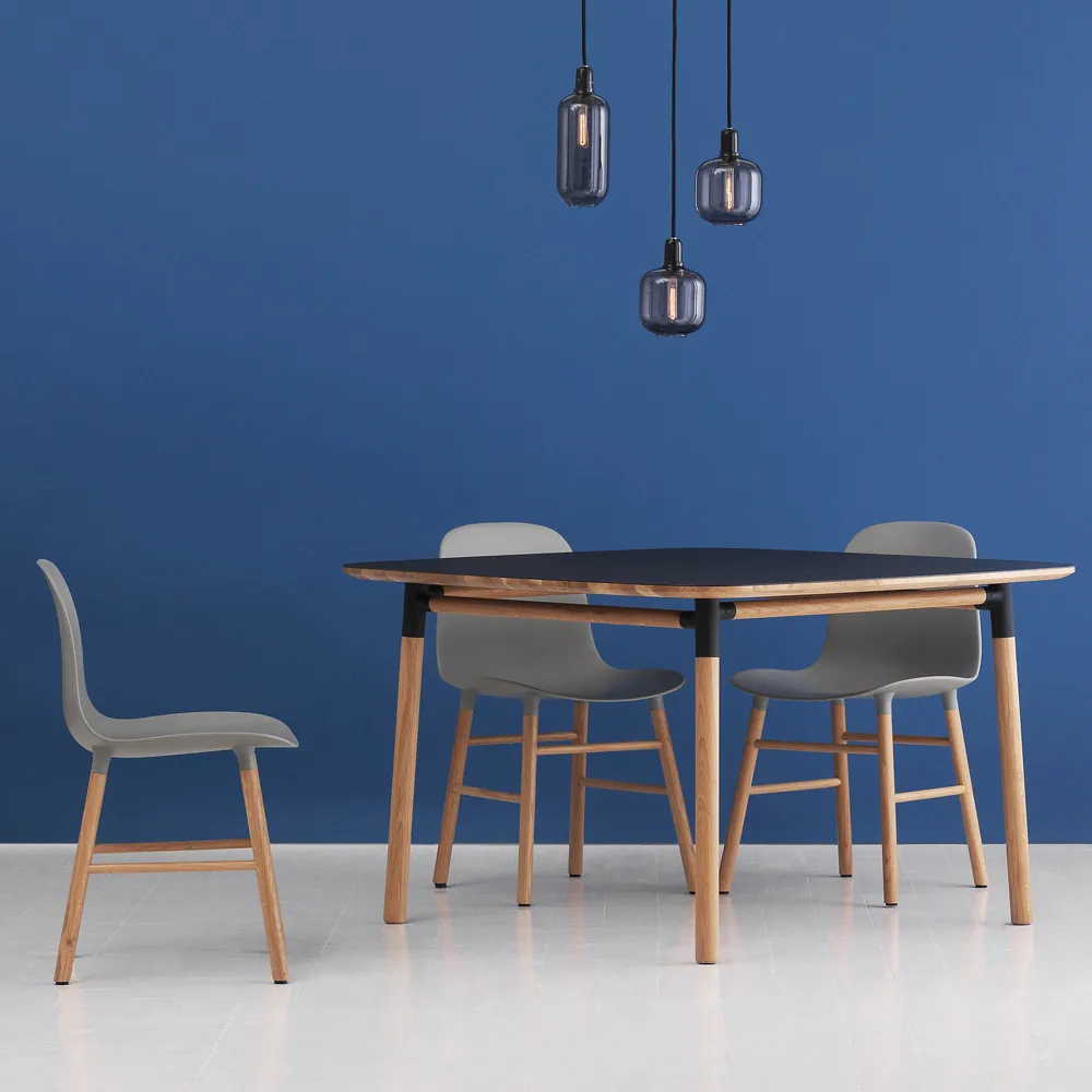 Sedia Form, verde, gambe in rovere Normann Copenhagen