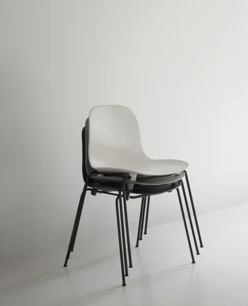 Sedia impilabile Form Chair con gambe nere in confezione da 2, Nero - Normann Copenhagen