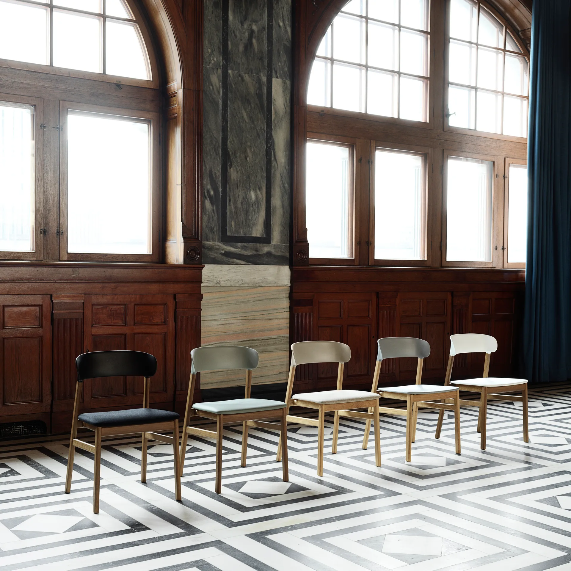 Sedia in rovere affumicato Herit, Bianco Normann Copenhagen