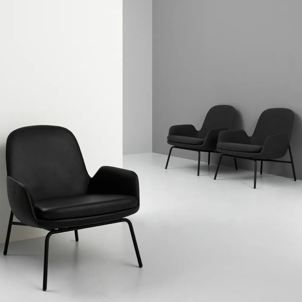 Sedia lounge Era Low, pelle tango nero Normann Copenhagen