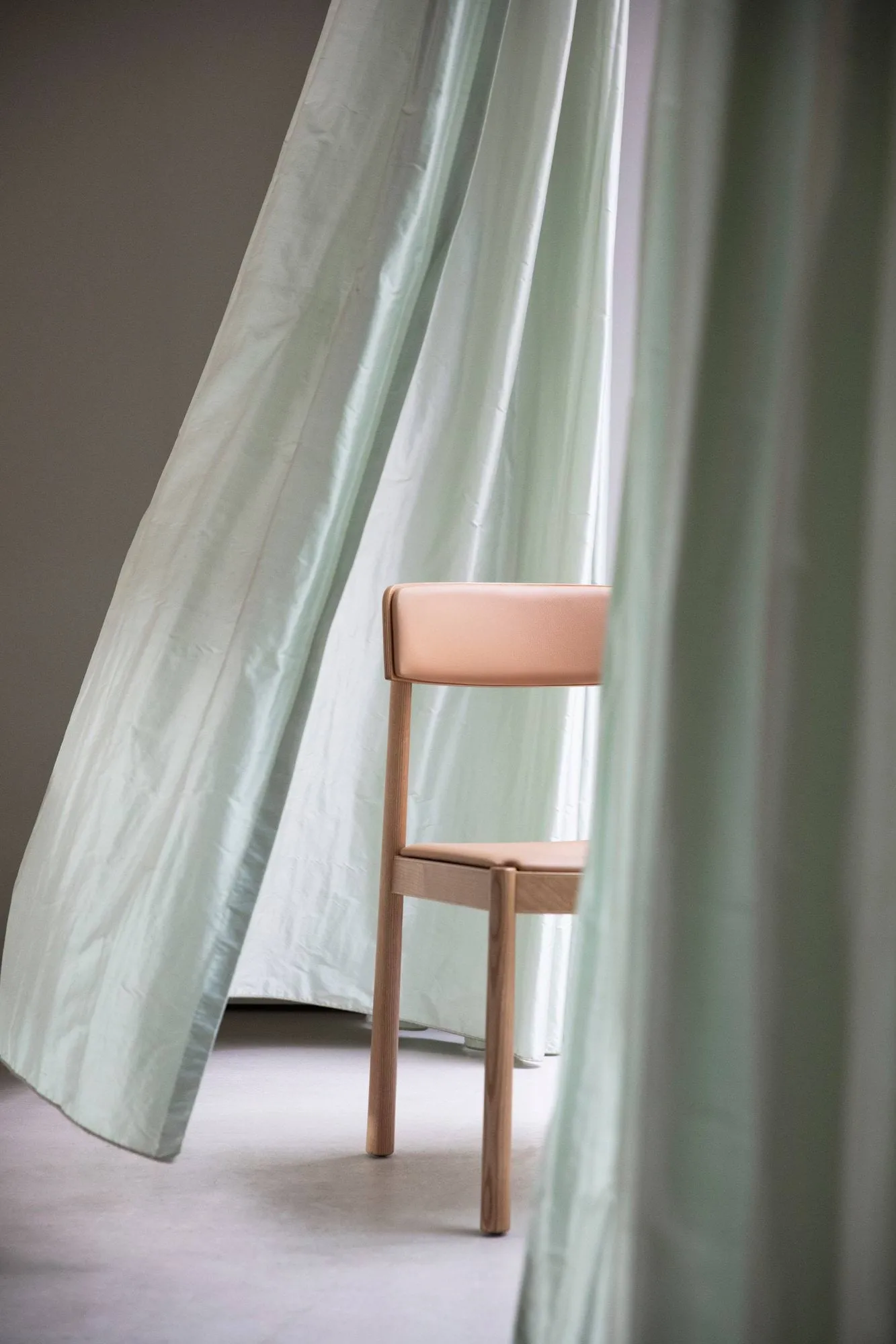 Sedia Timb con cuscino da seduta, Tan/ Ultra Leather - Camel Normann Copenhagen