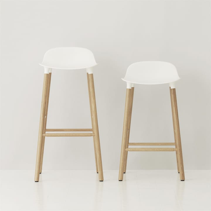 Sgabello con gambe in noce Form  - Bianco - Normann Copenhagen