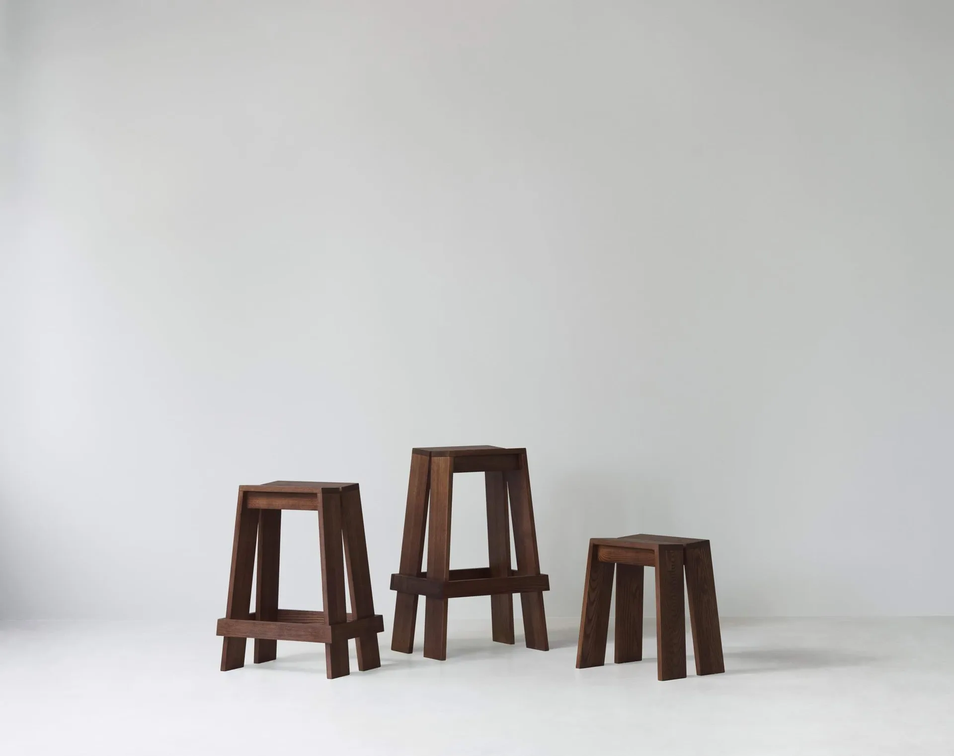Sgabello da bar Let 65 cm, Frassino tinto marrone Normann Copenhagen