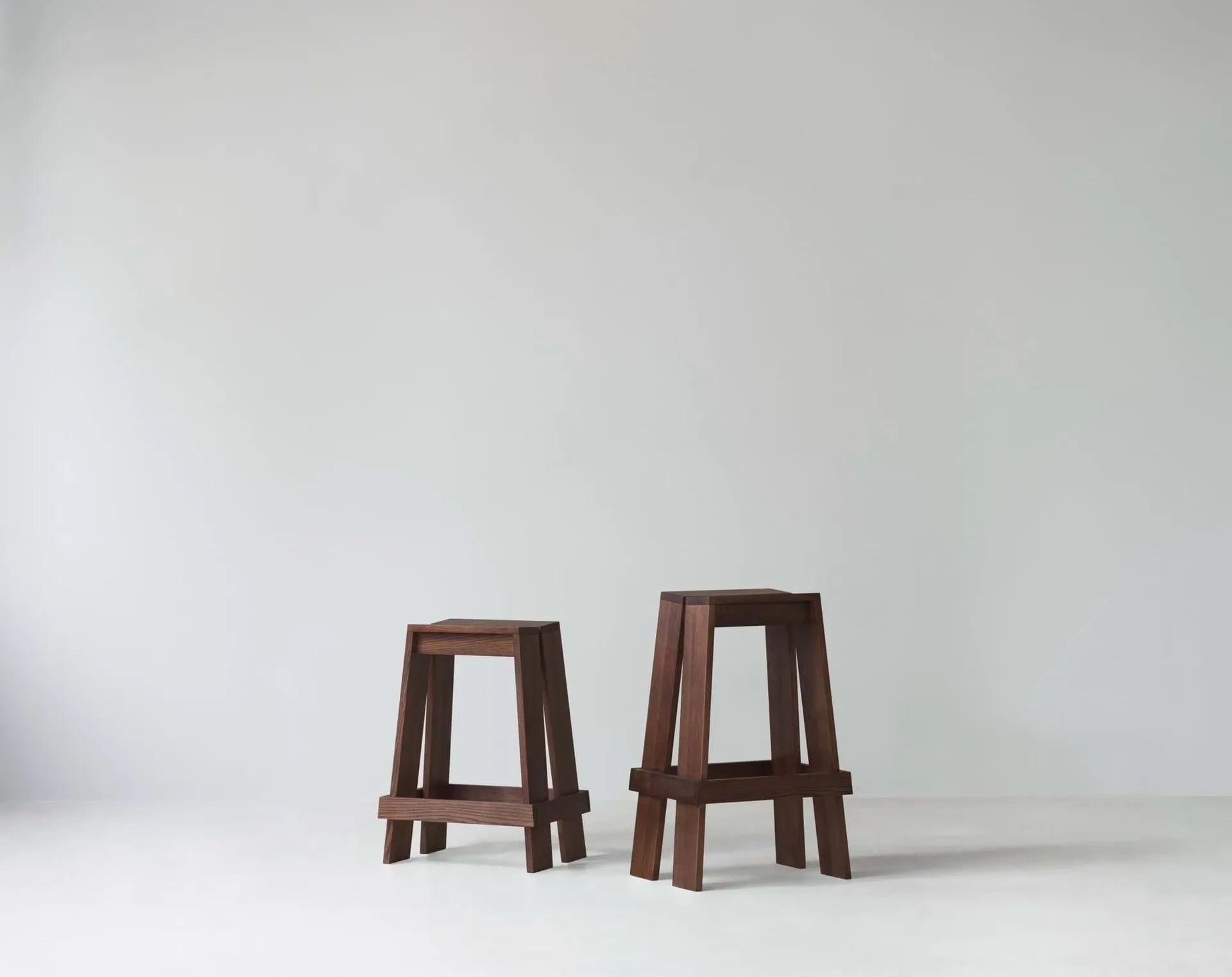 Sgabello da bar Let 65 cm, Frassino tinto marrone Normann Copenhagen
