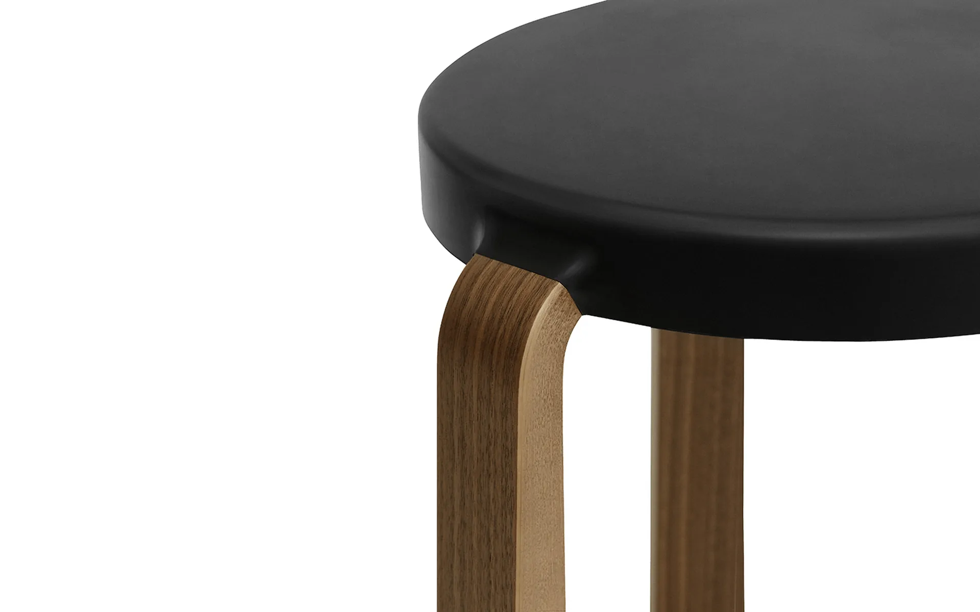 Sgabello Tap, nero, gambe in noce Normann Copenhagen