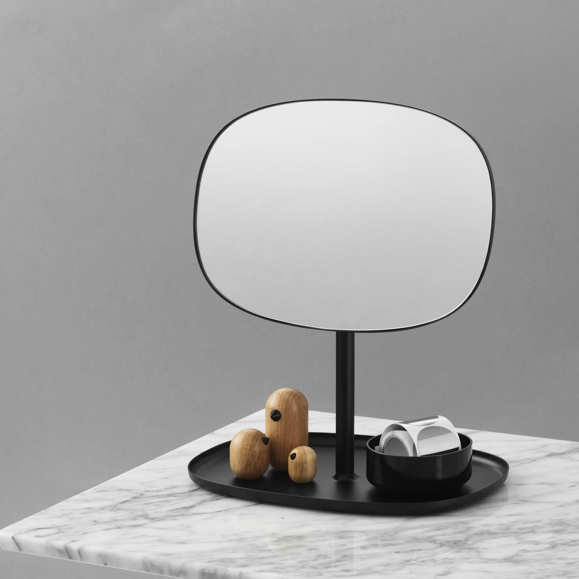 Specchio Flip, nero Normann Copenhagen