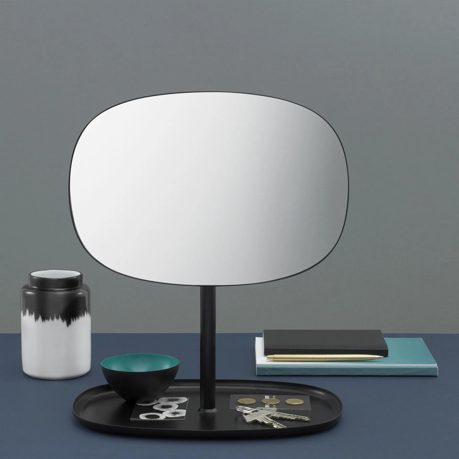 Specchio Flip, nero Normann Copenhagen