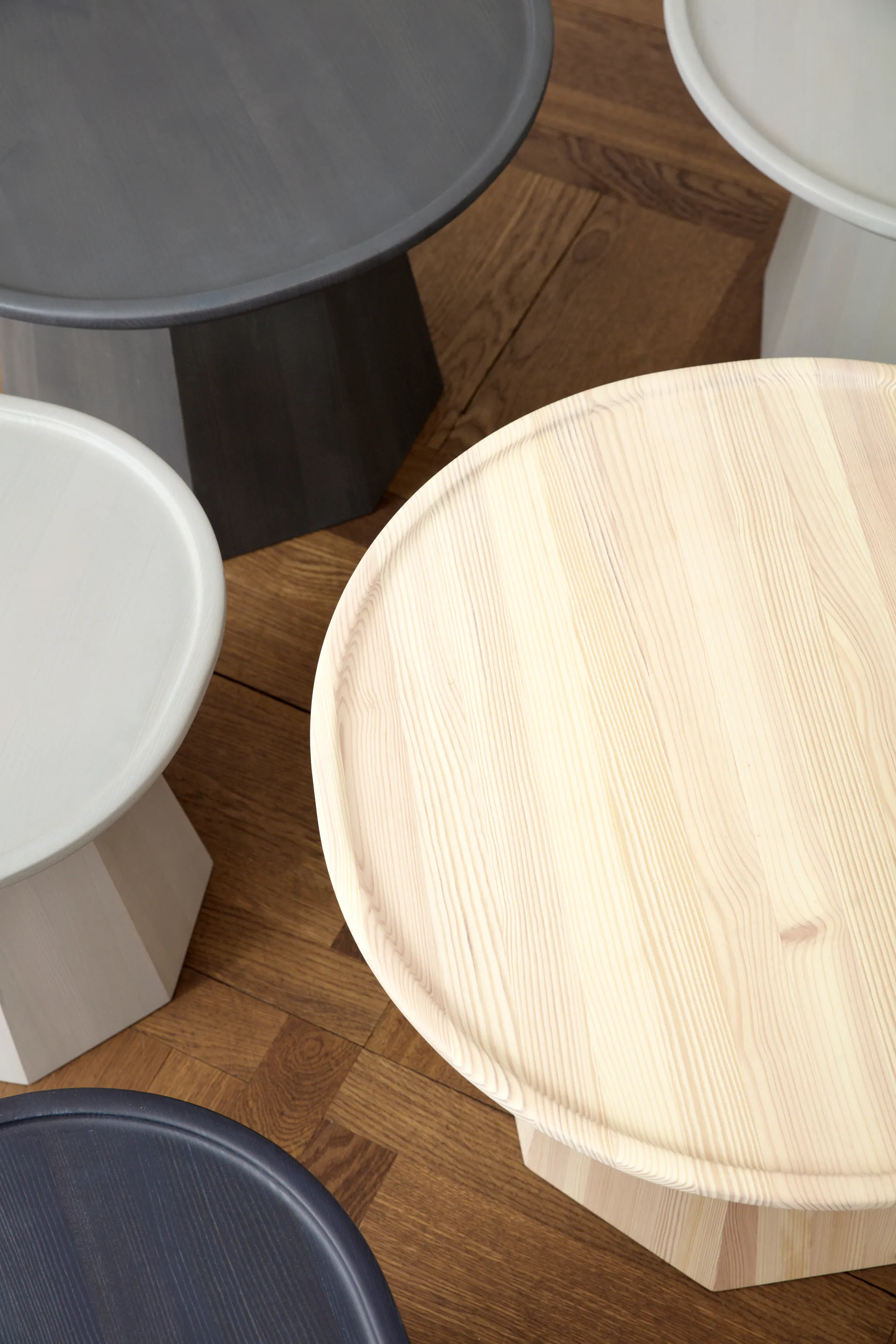 Tavolino Pine table large Ø 65 cm alt. 44,5 cm, Pine Normann Copenhagen