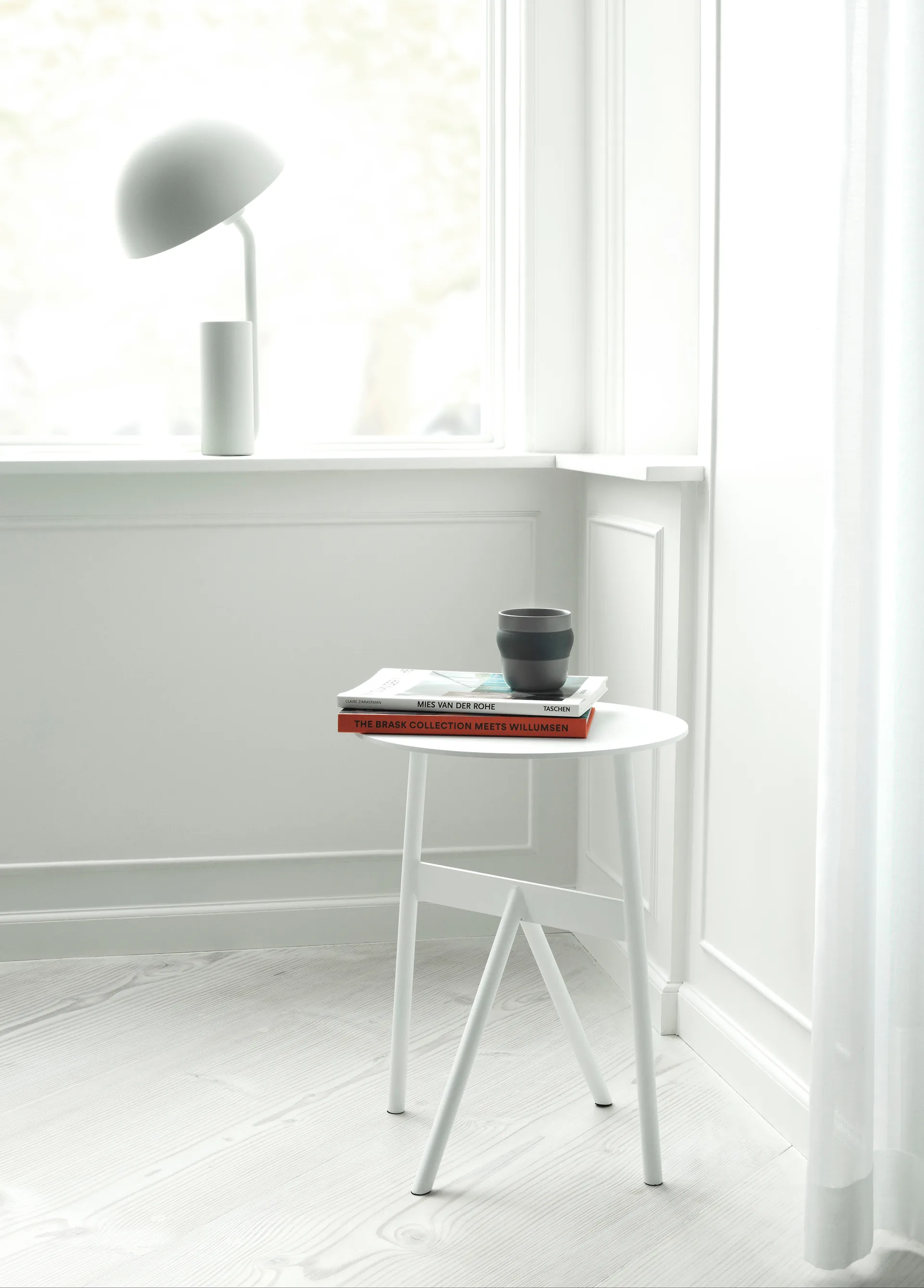 Tavolino Stock Table Ø37 cm H:46 cm, White Normann Copenhagen