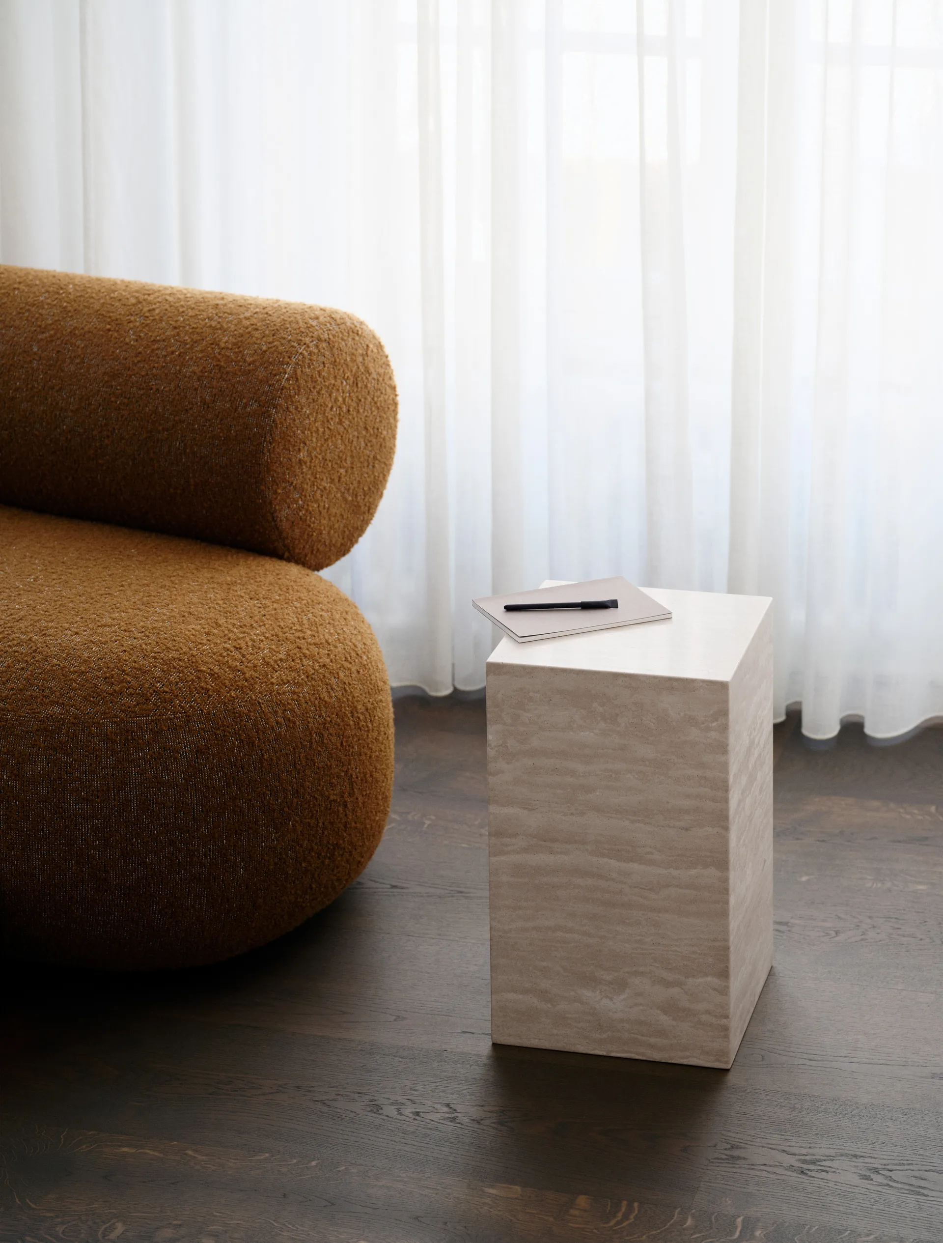 Tavolino laterale Cubism, Travertino, 30x30x50 cm NORR11