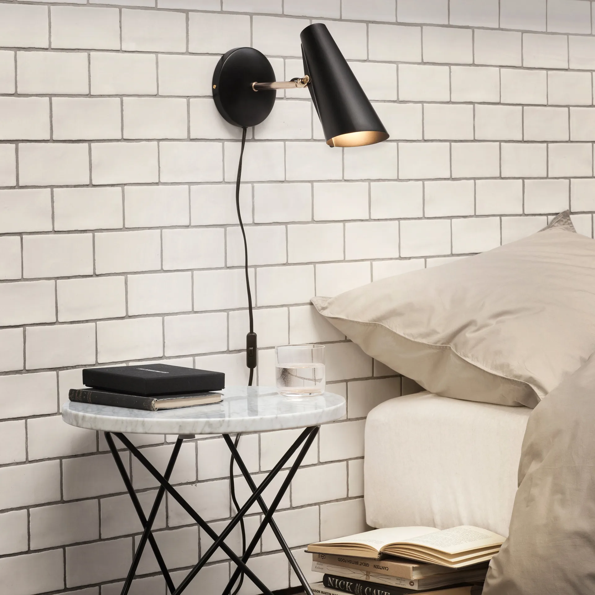 Lampada da parete Birdy corta, nero-ottone Northern