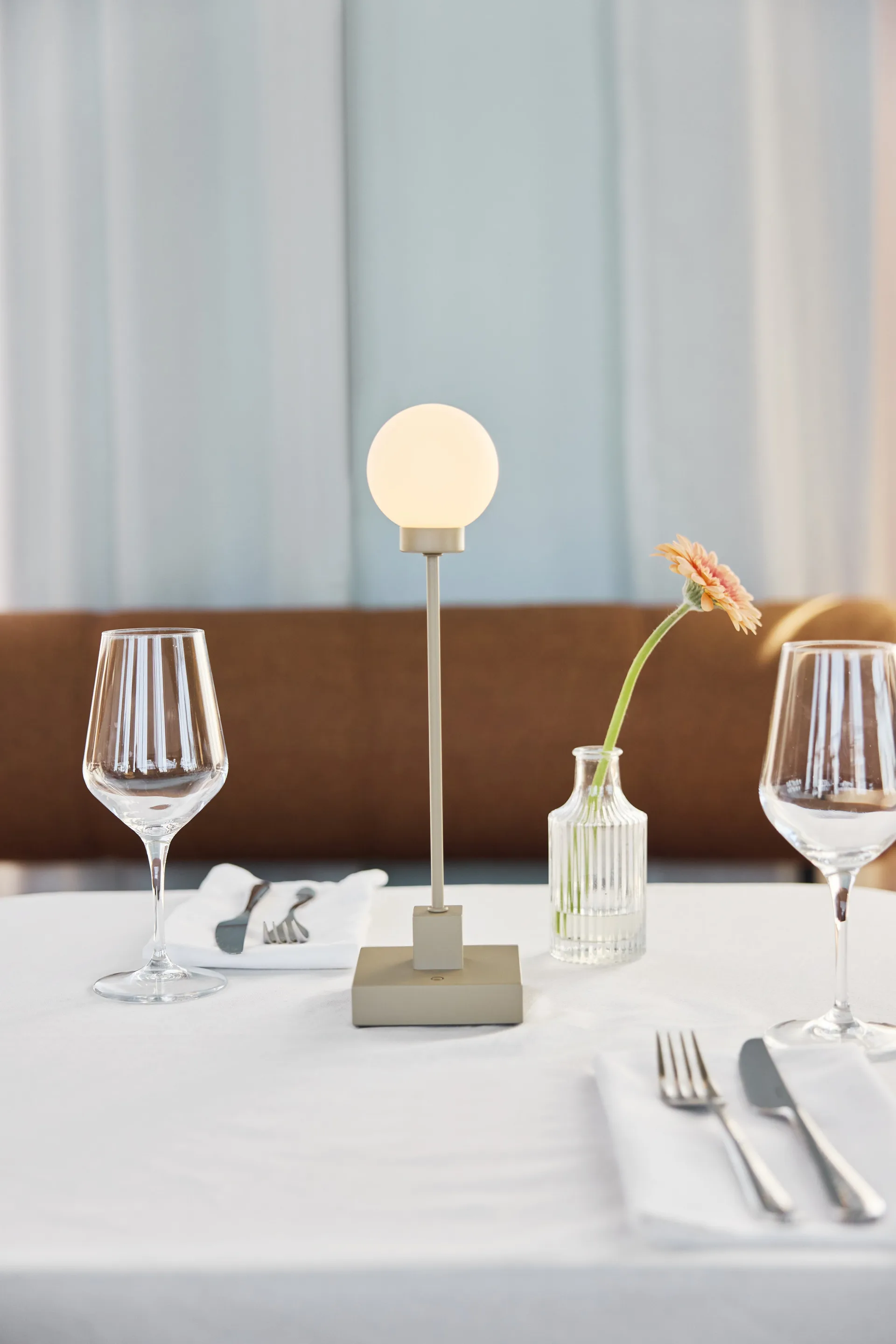 Lampada da tavolo portatile Snowball 33 cm, Grigio beige Northern