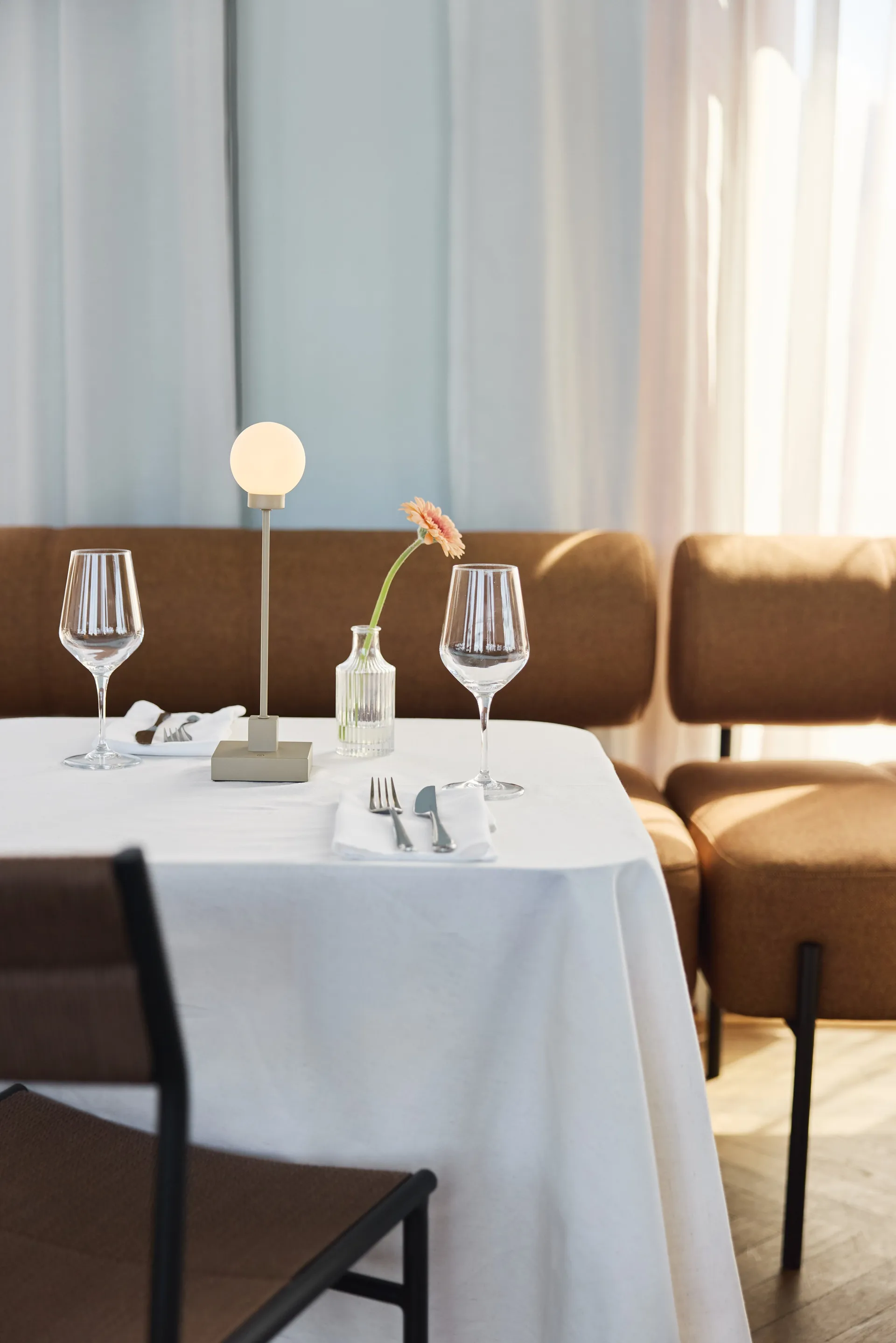 Lampada da tavolo portatile Snowball 33 cm, Grigio beige Northern