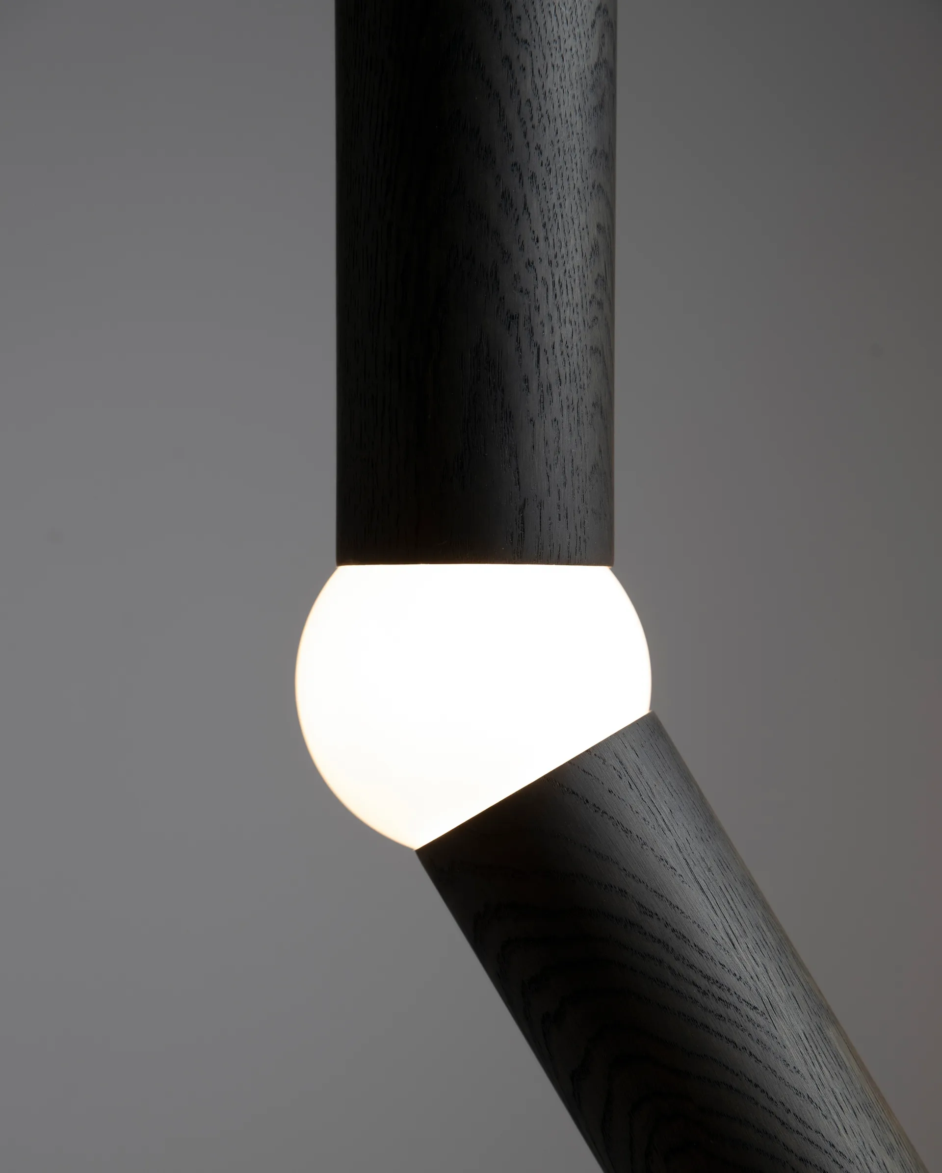 Lampada da pavimento Lightbone 124,3 cm, Rovere nero Oblure